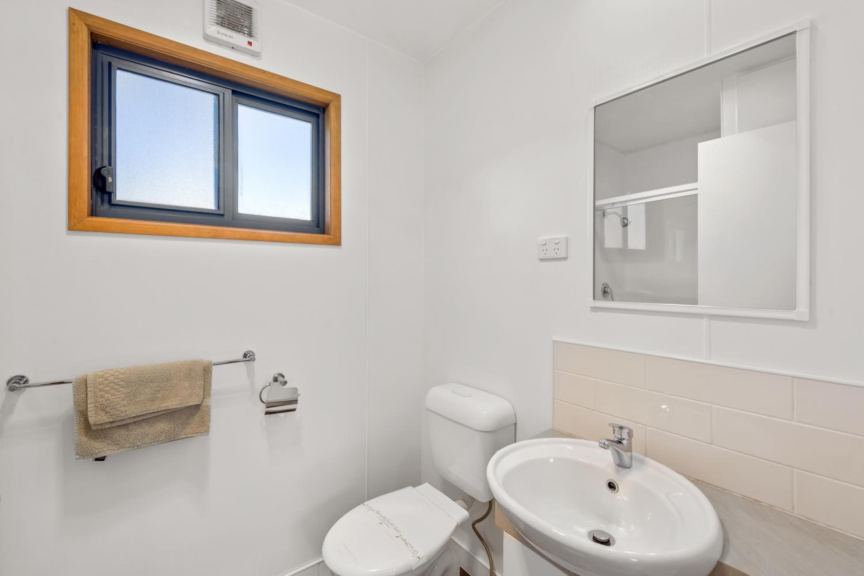 Superior 2 Bedroom Seaview Cabin – Sleeps 4 - Photo 10