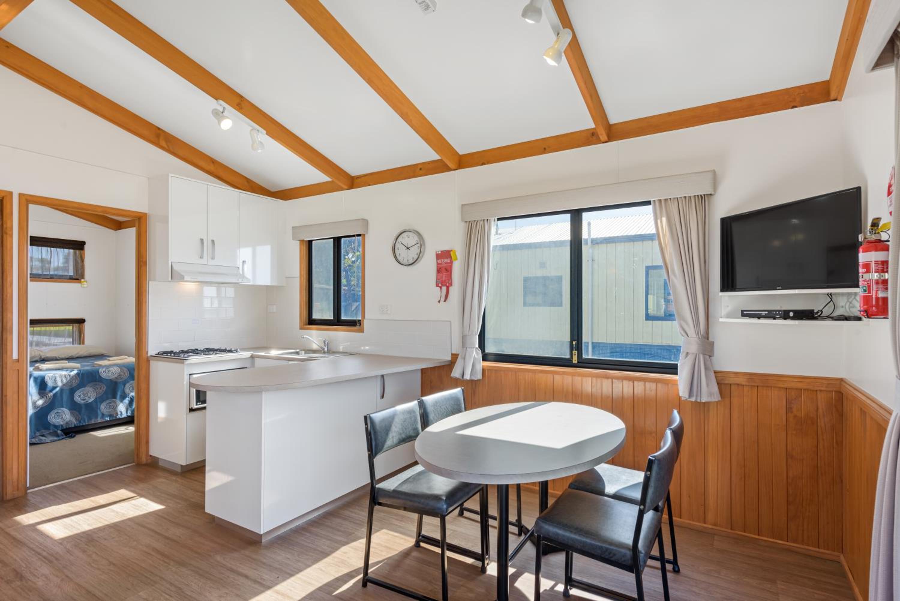 Superior 2 Bedroom Seaview Cabin – Sleeps 4 - Photo 5