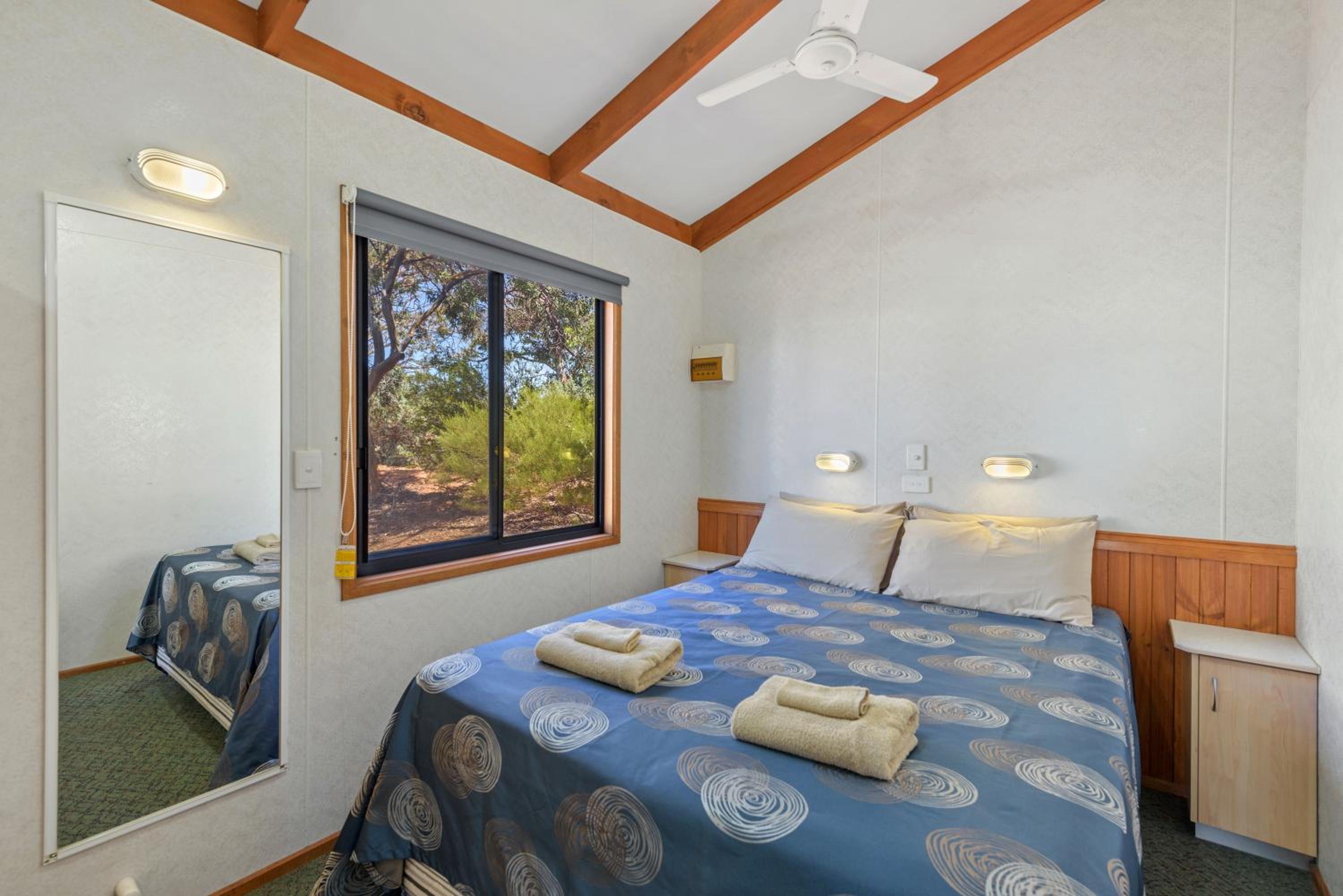 Superior 2 Bedroom Cabin - Sleeps 6 - Photo 6