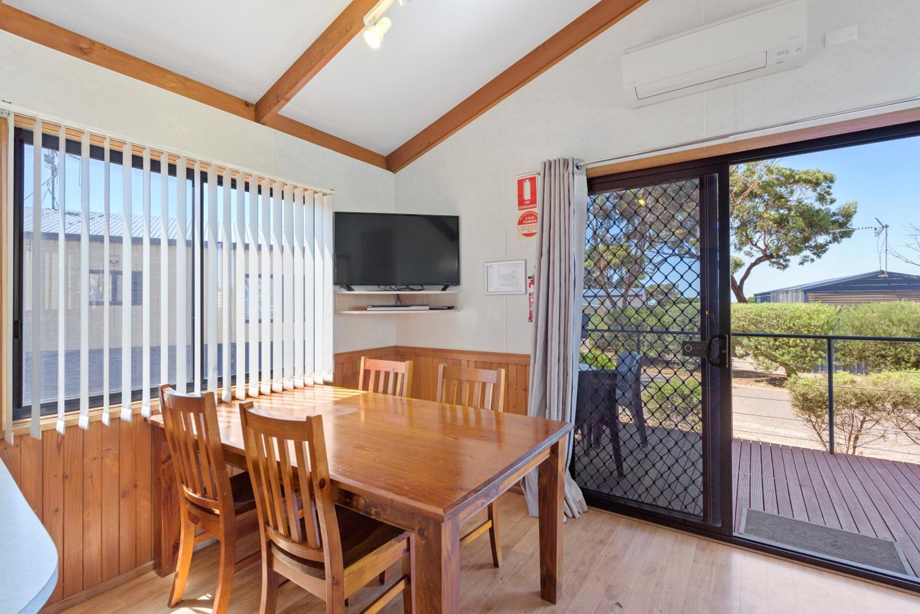 Superior 2 Bedroom Cabin - Sleeps 6 - Photo 9