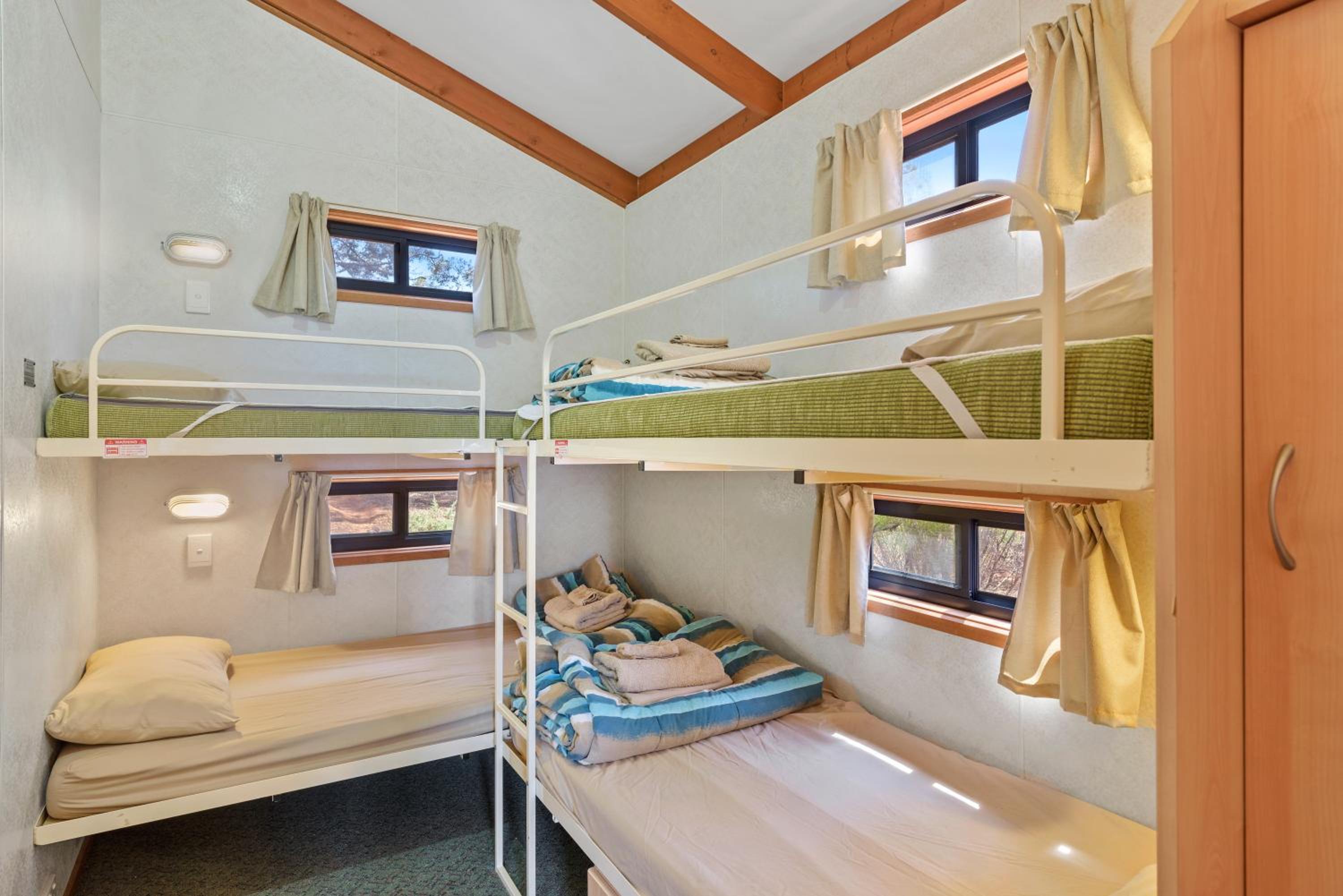 Superior 2 Bedroom Cabin - Sleeps 6 - Photo 5