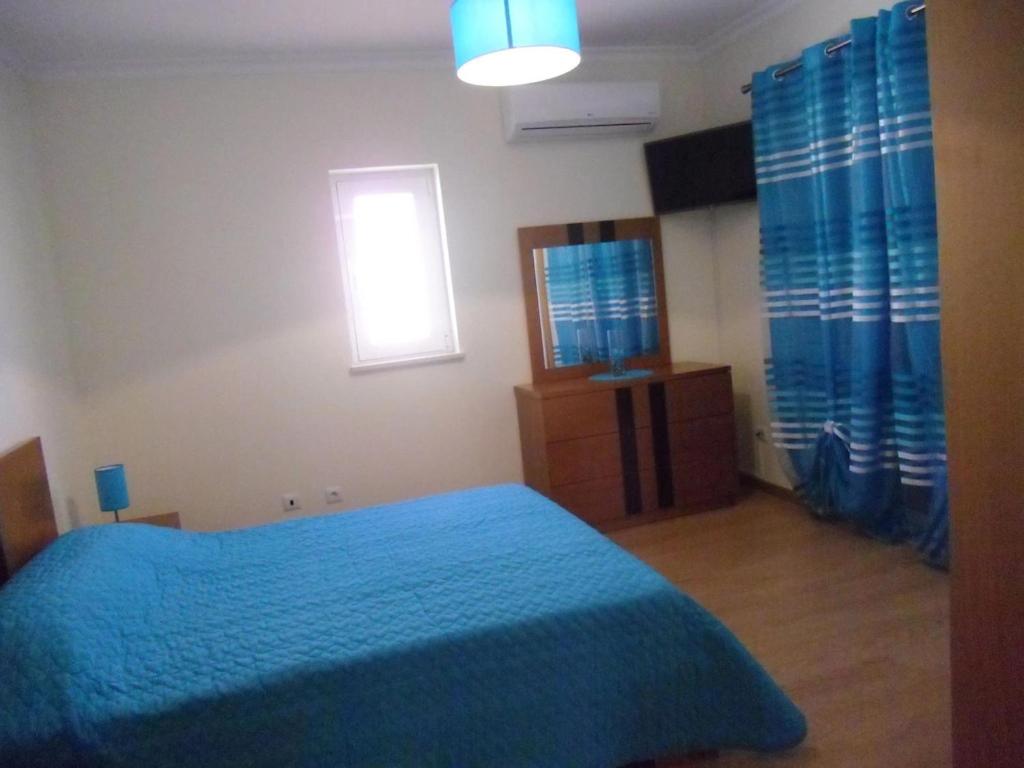 Five-Bedroom House photo 2