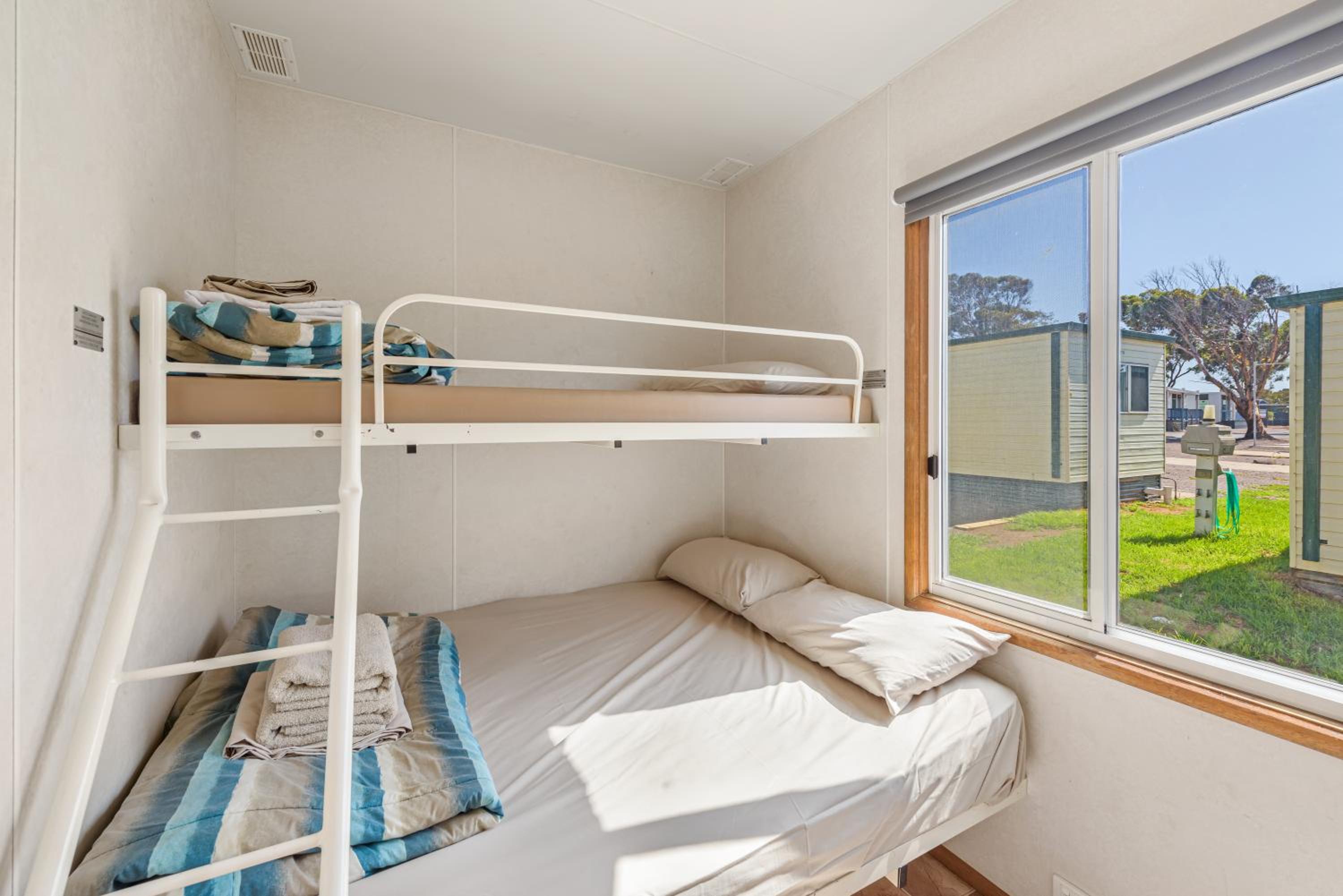 Standard 2 Bedroom Cabin - Photo 3
