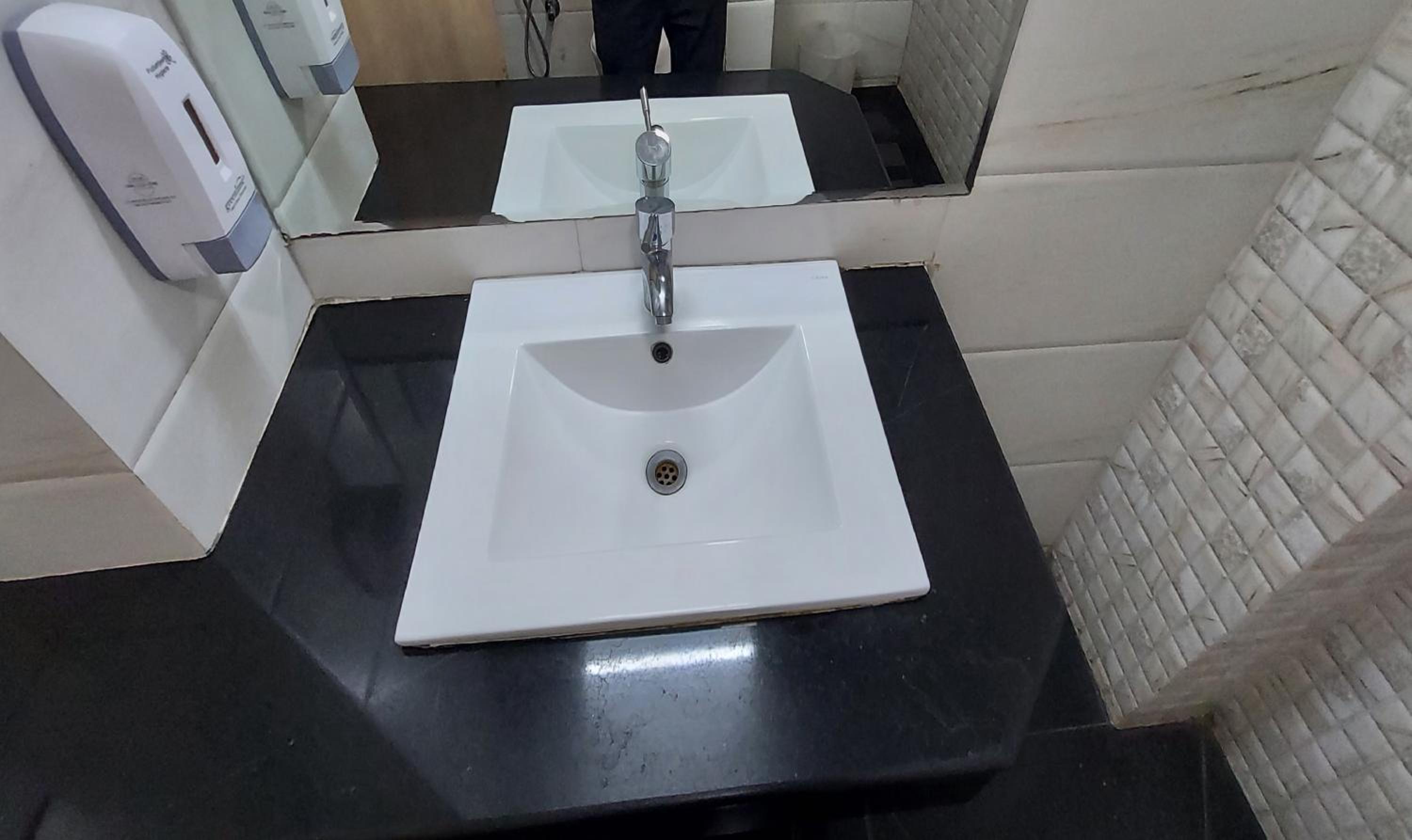 Standard Double Room - Photo 22