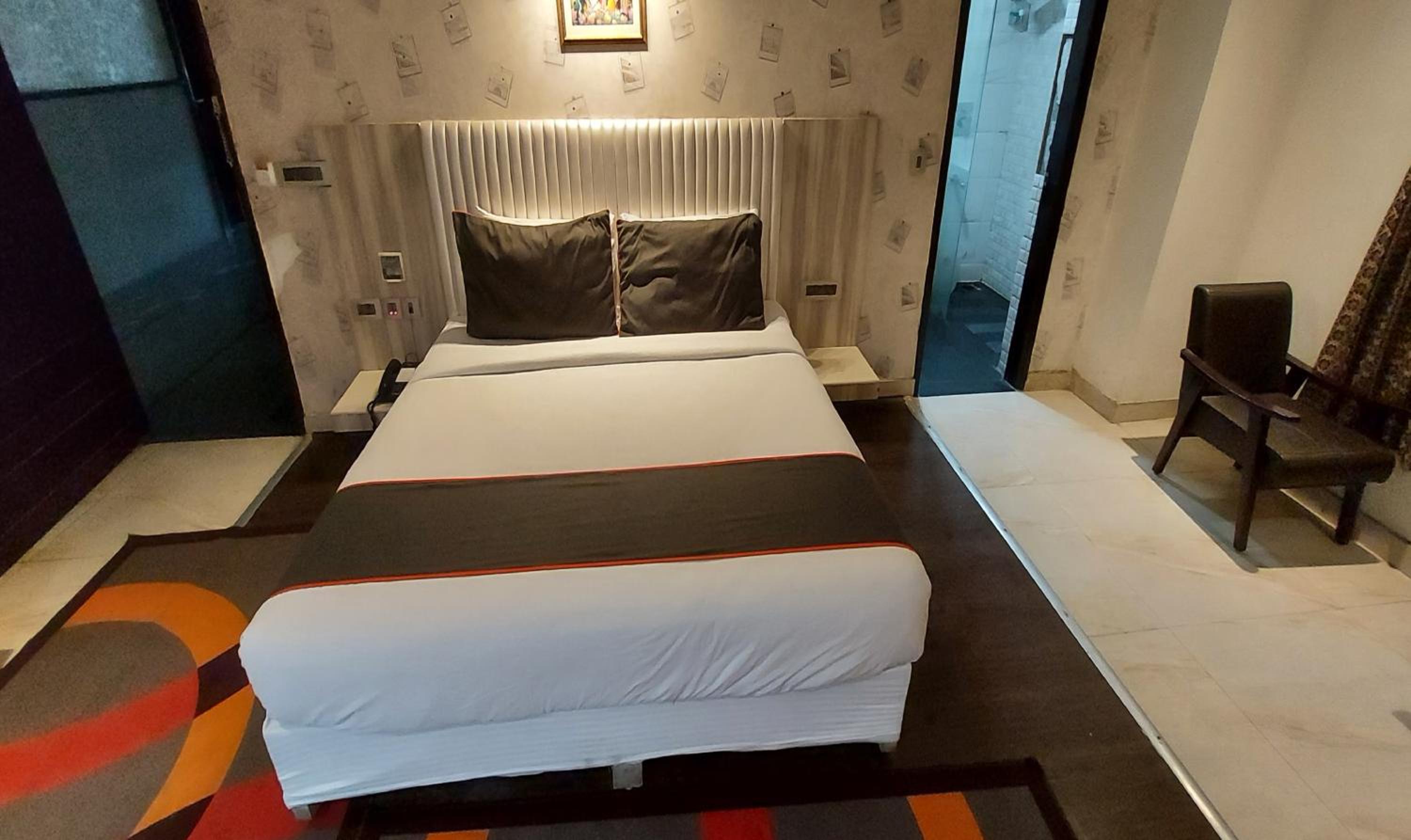 Deluxe Room - Photo 11