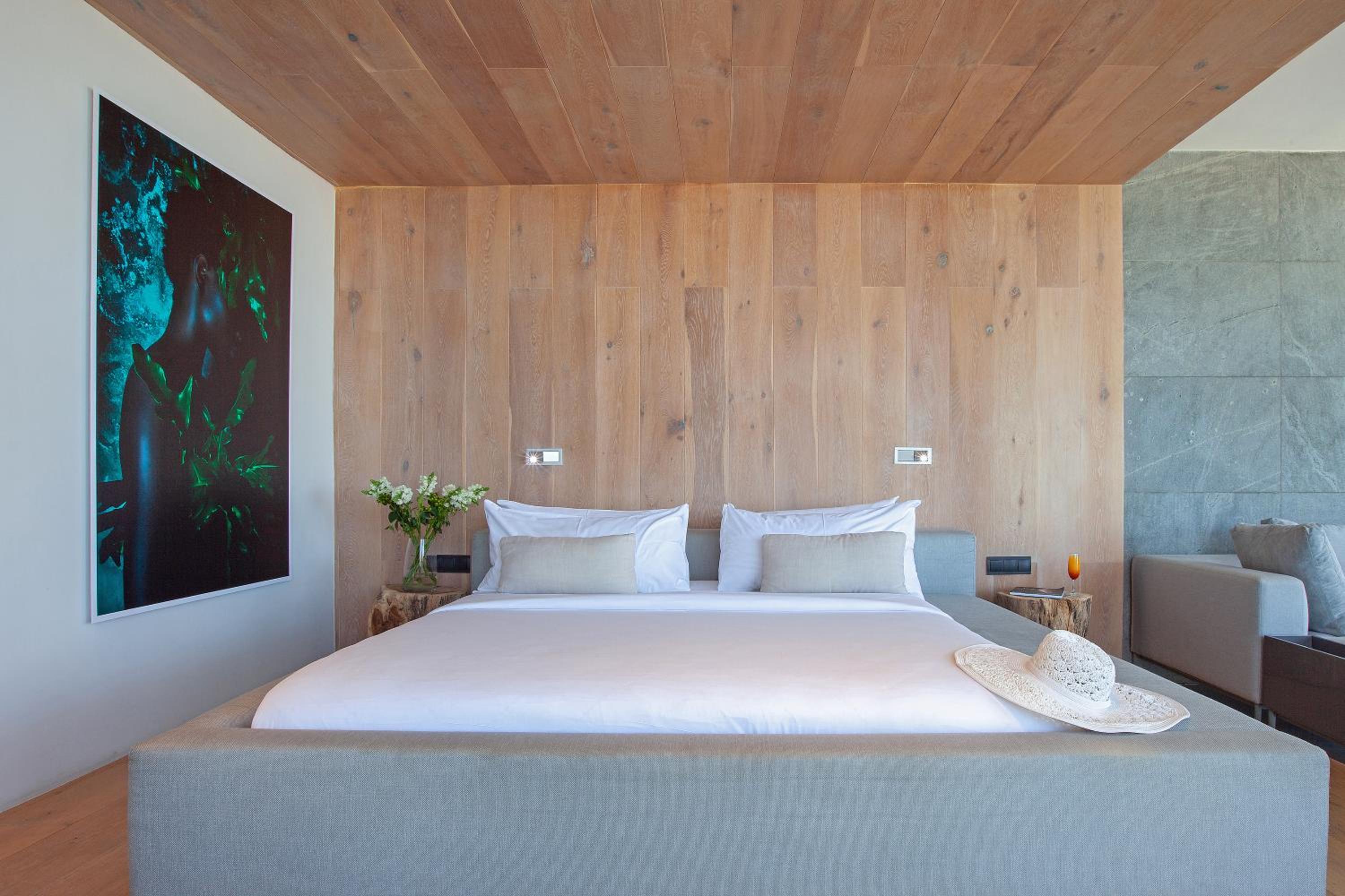 Deluxe Suite with Sea View - Photo 1