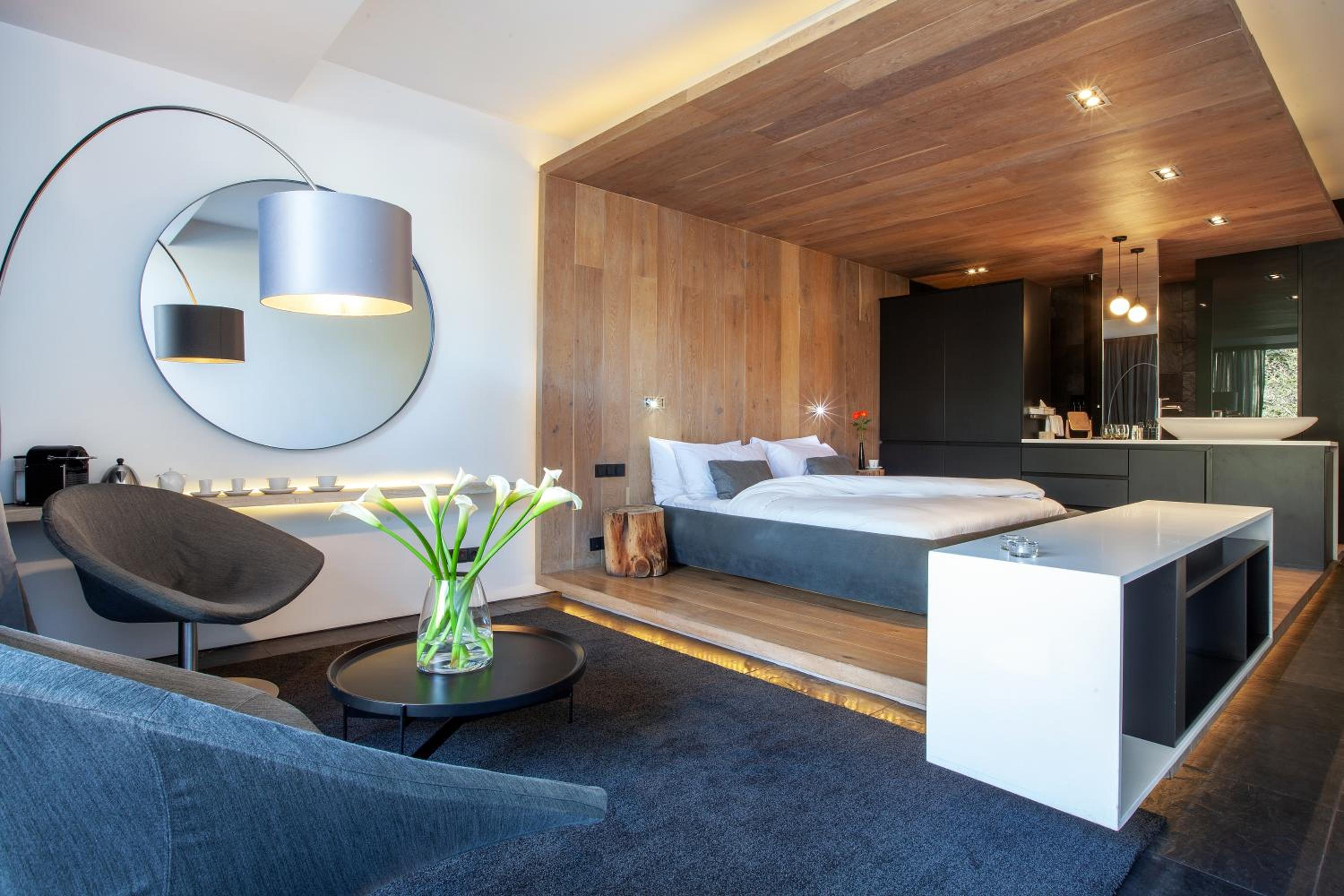 Terrace Pool Room - Photo 1