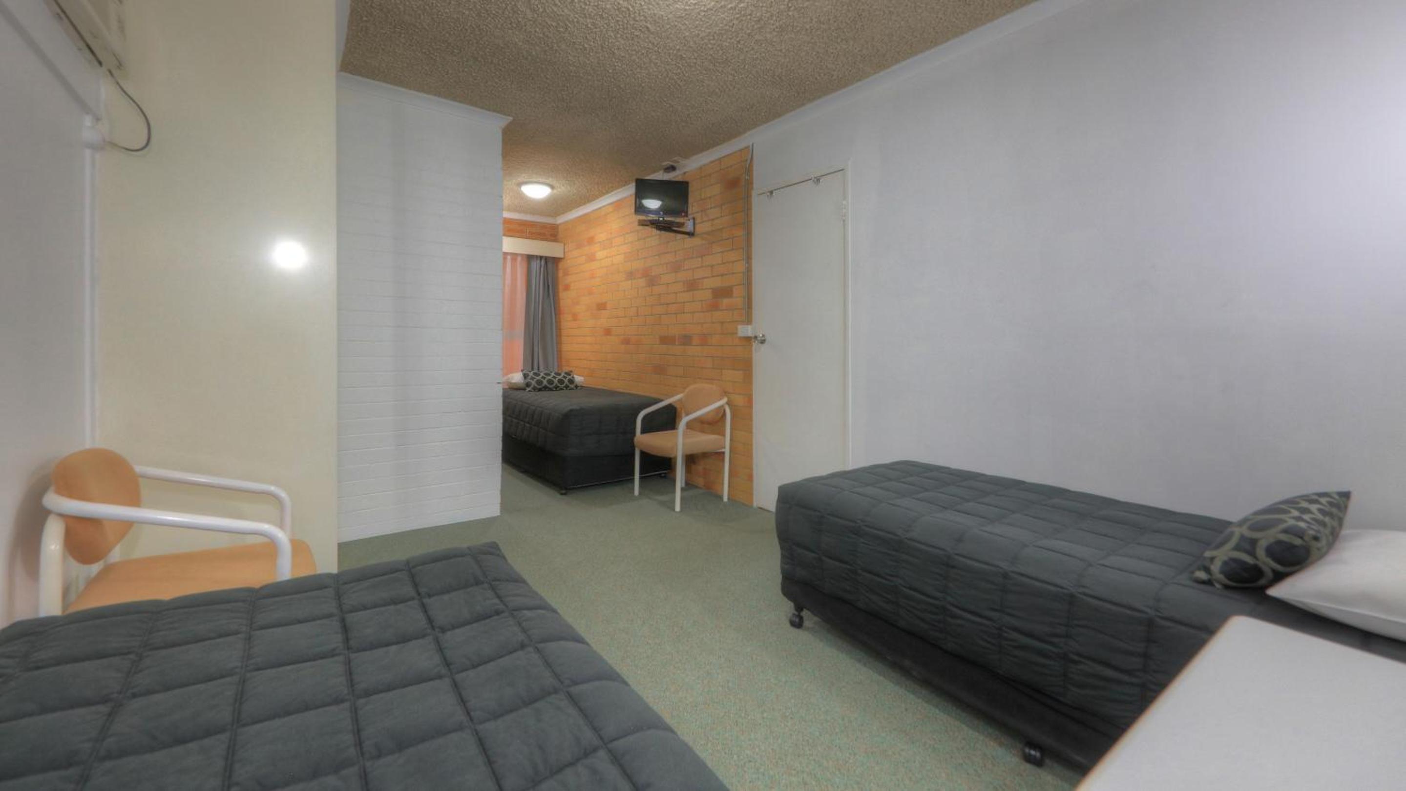 Deluxe Family Room photo 3