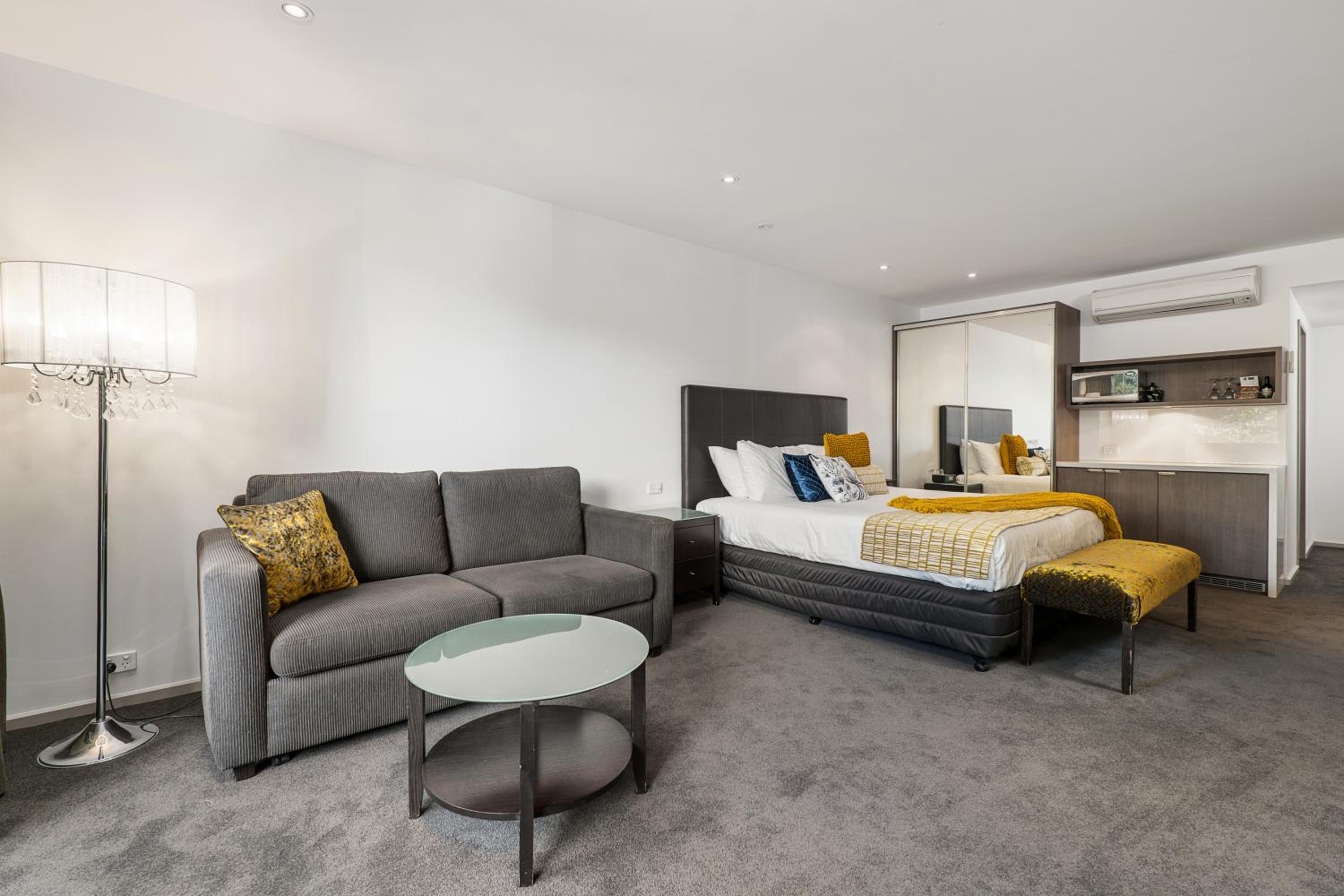 King Suite - Photo 8