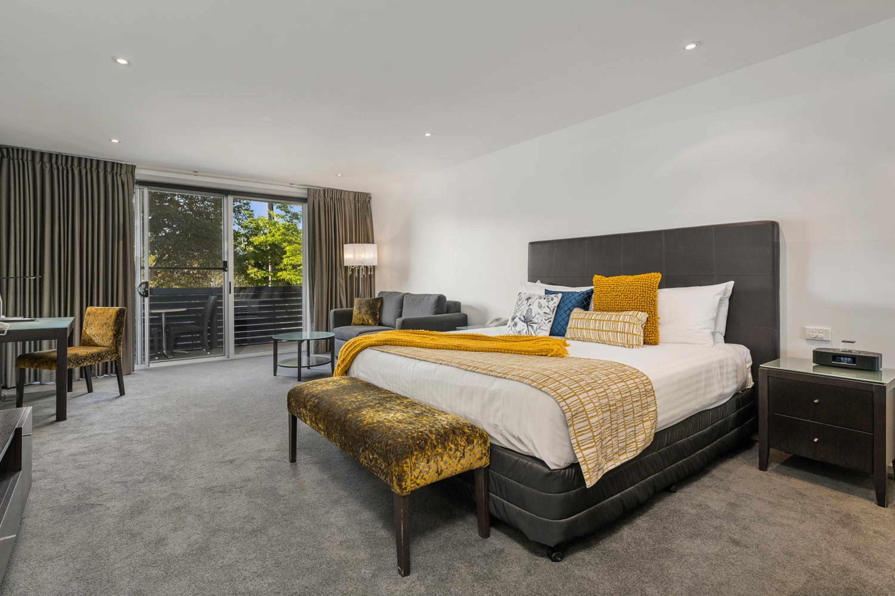 King Suite - Photo 3
