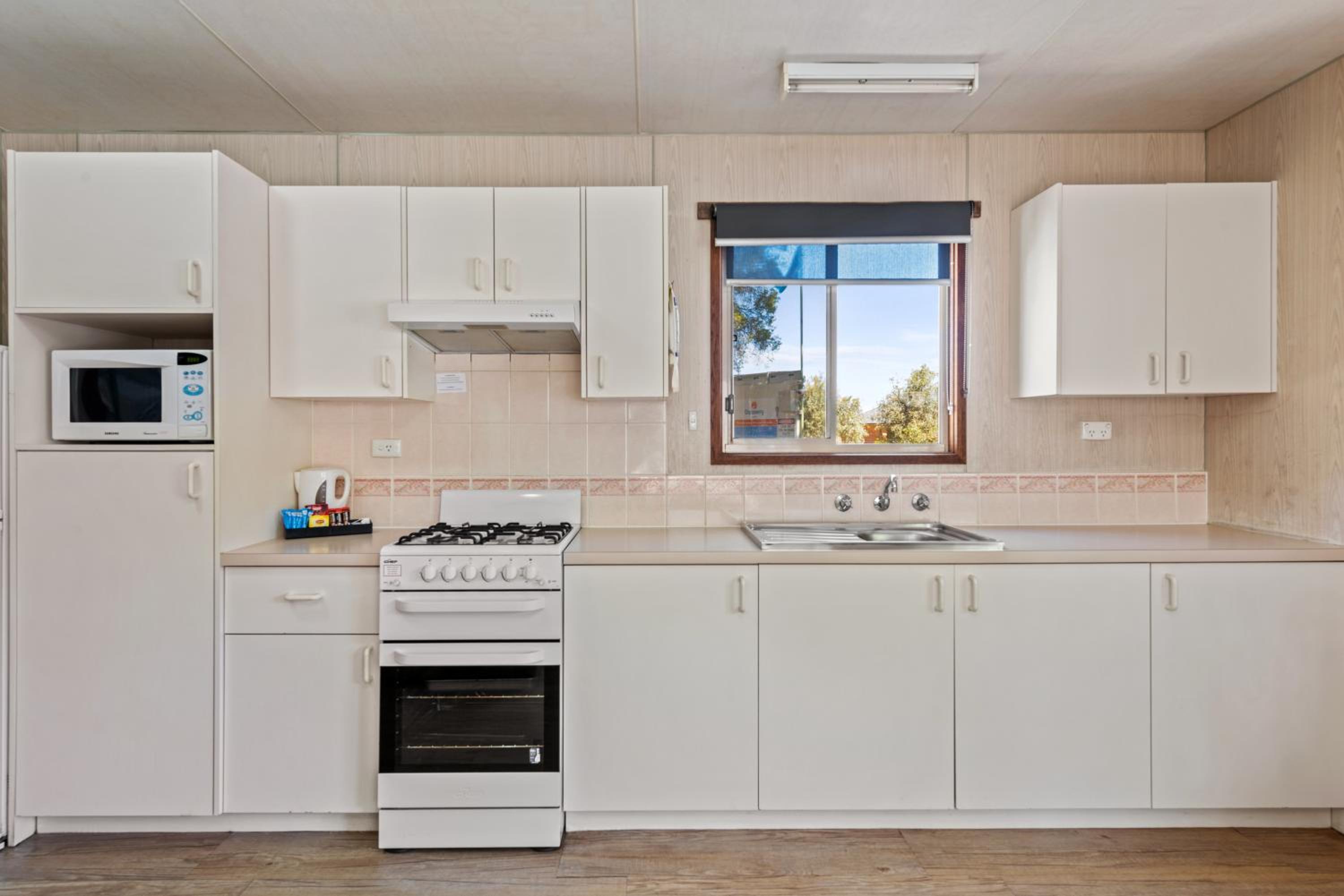 Standard 2 Bedroom Cabin - Photo 6