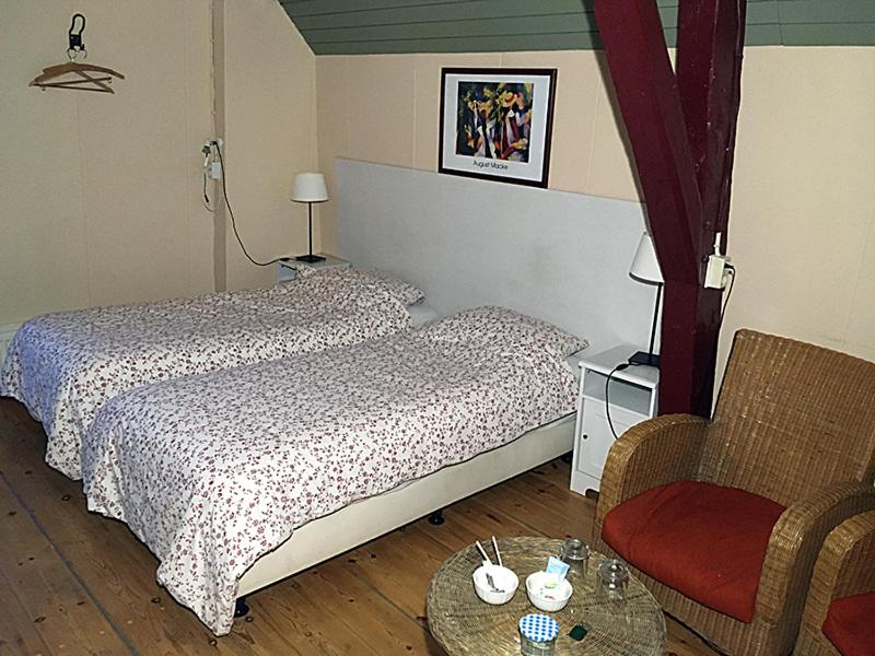Large Twin Room with Private Bathroom photo 1
