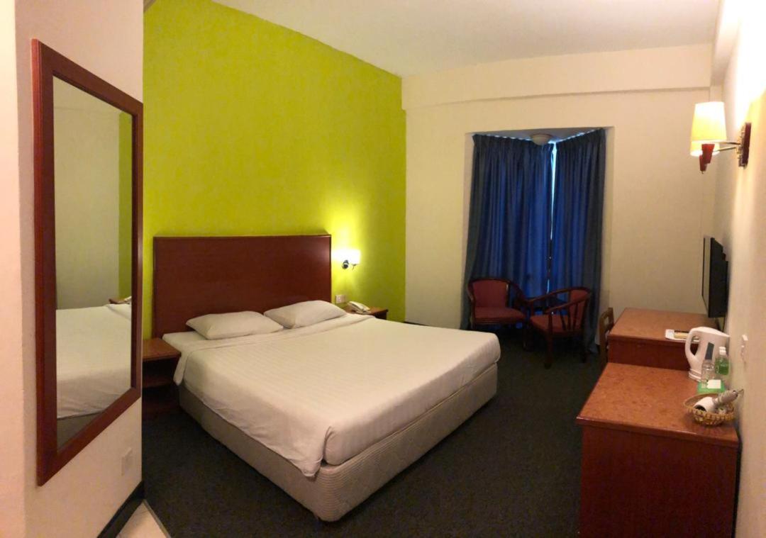 Standard King Room photo 3