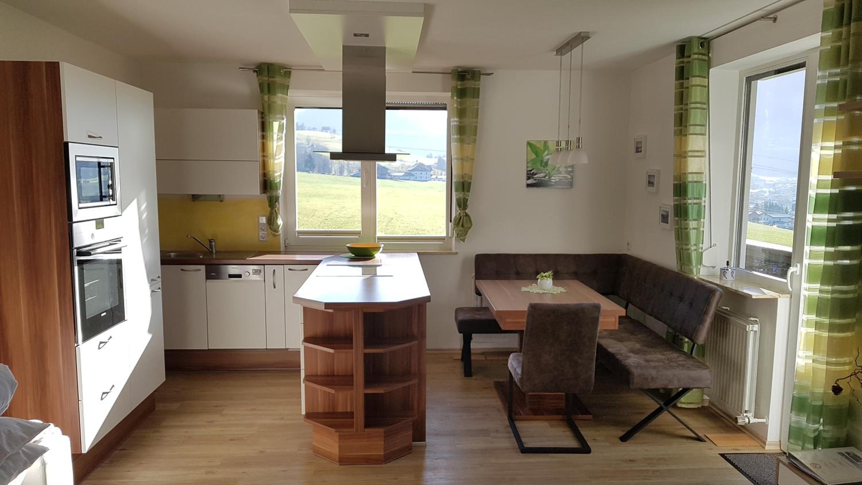 Apartment with Mountain View photo 2