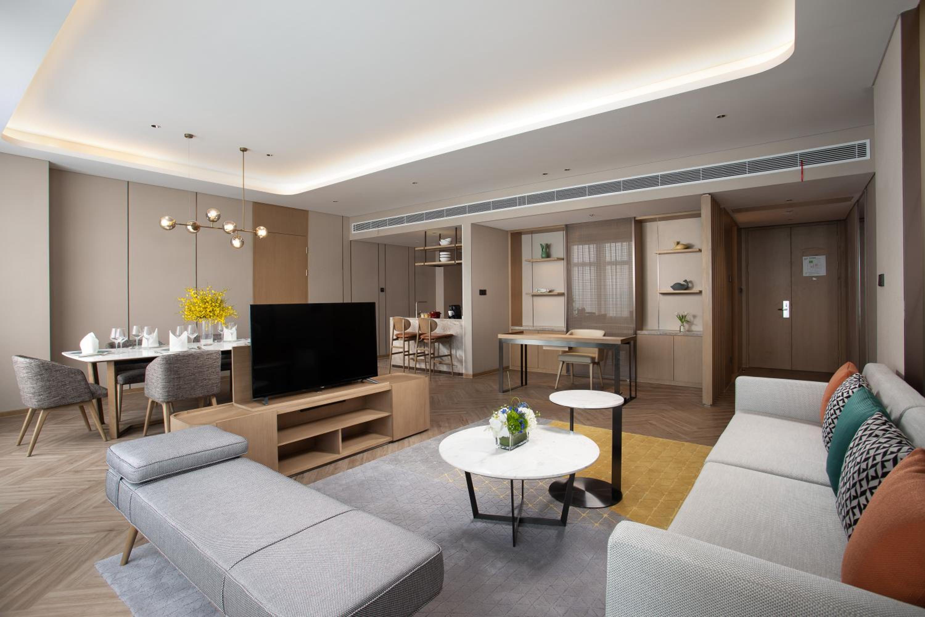 One-Bedroom King Suite with Kitchen