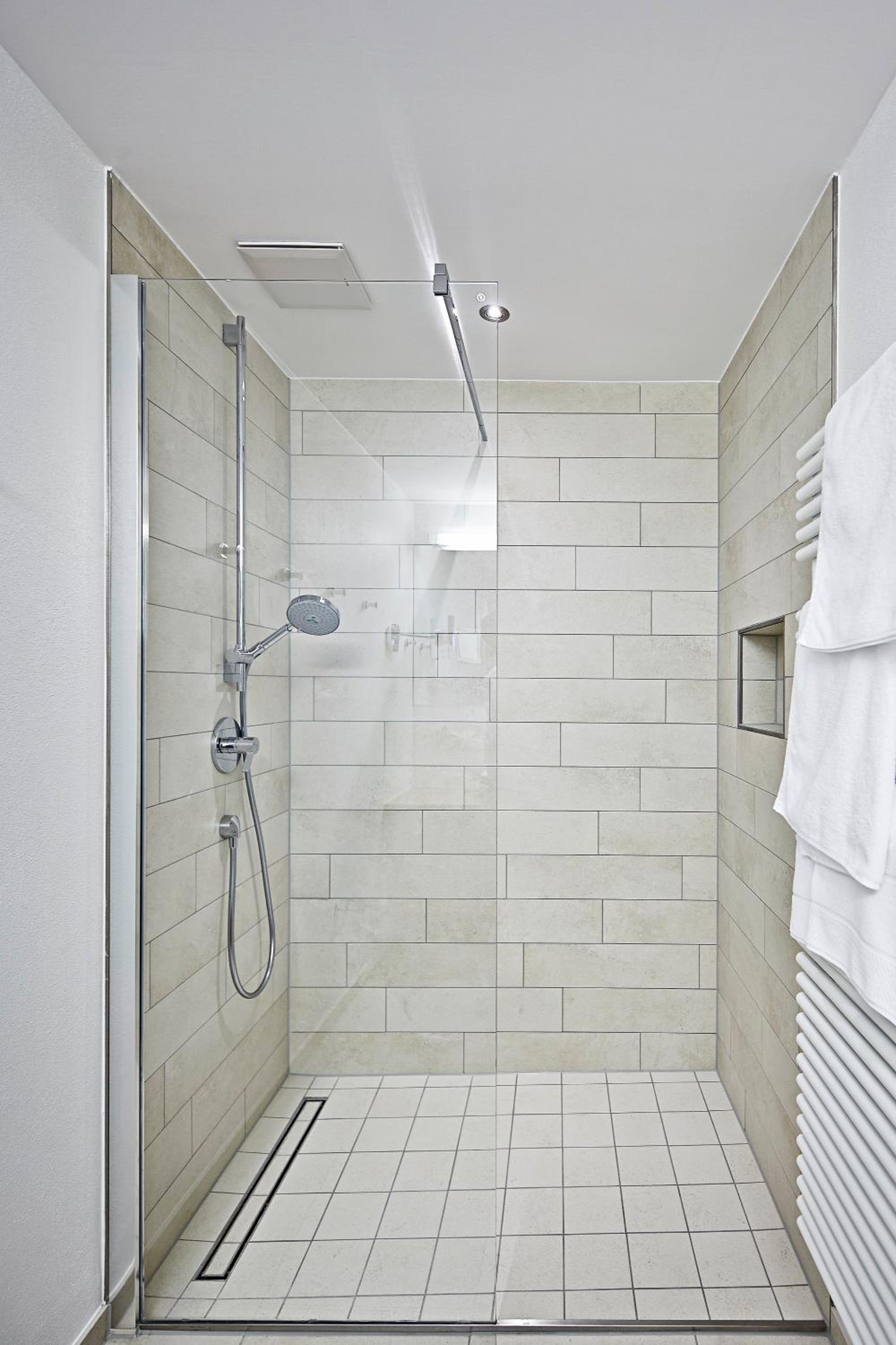 Suite - Photo 5