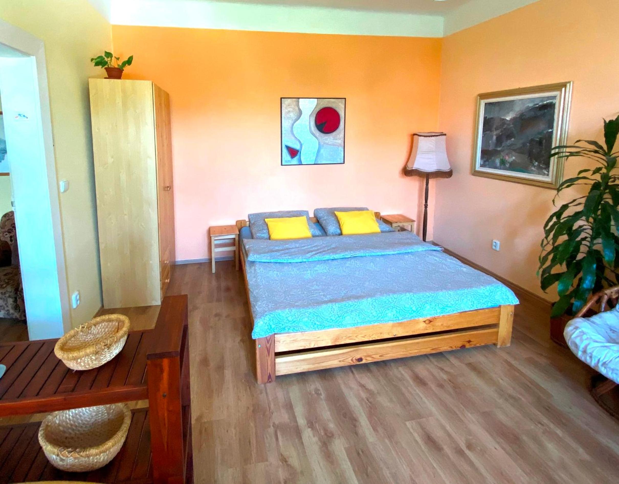 One-Bedroom Apartment - Photo 1