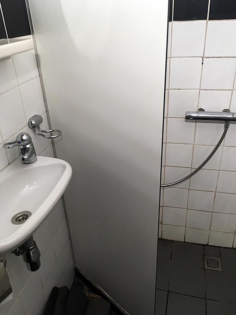 Large Twin Room with Private Bathroom photo 2
