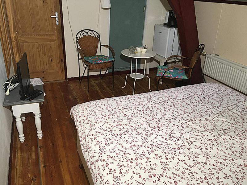 King Room with Private Bathroom photo 1