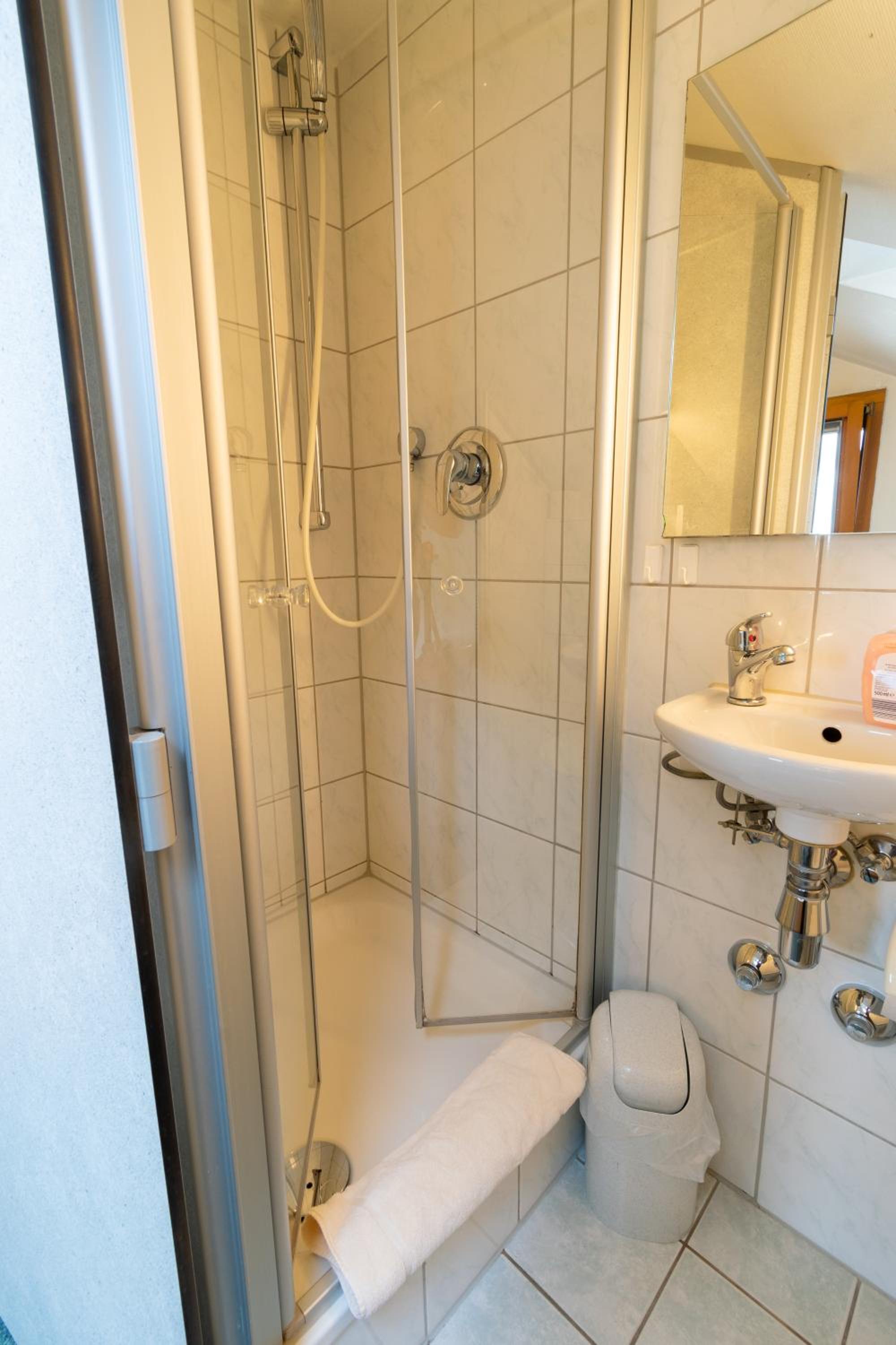 Budget Double Room photo 3