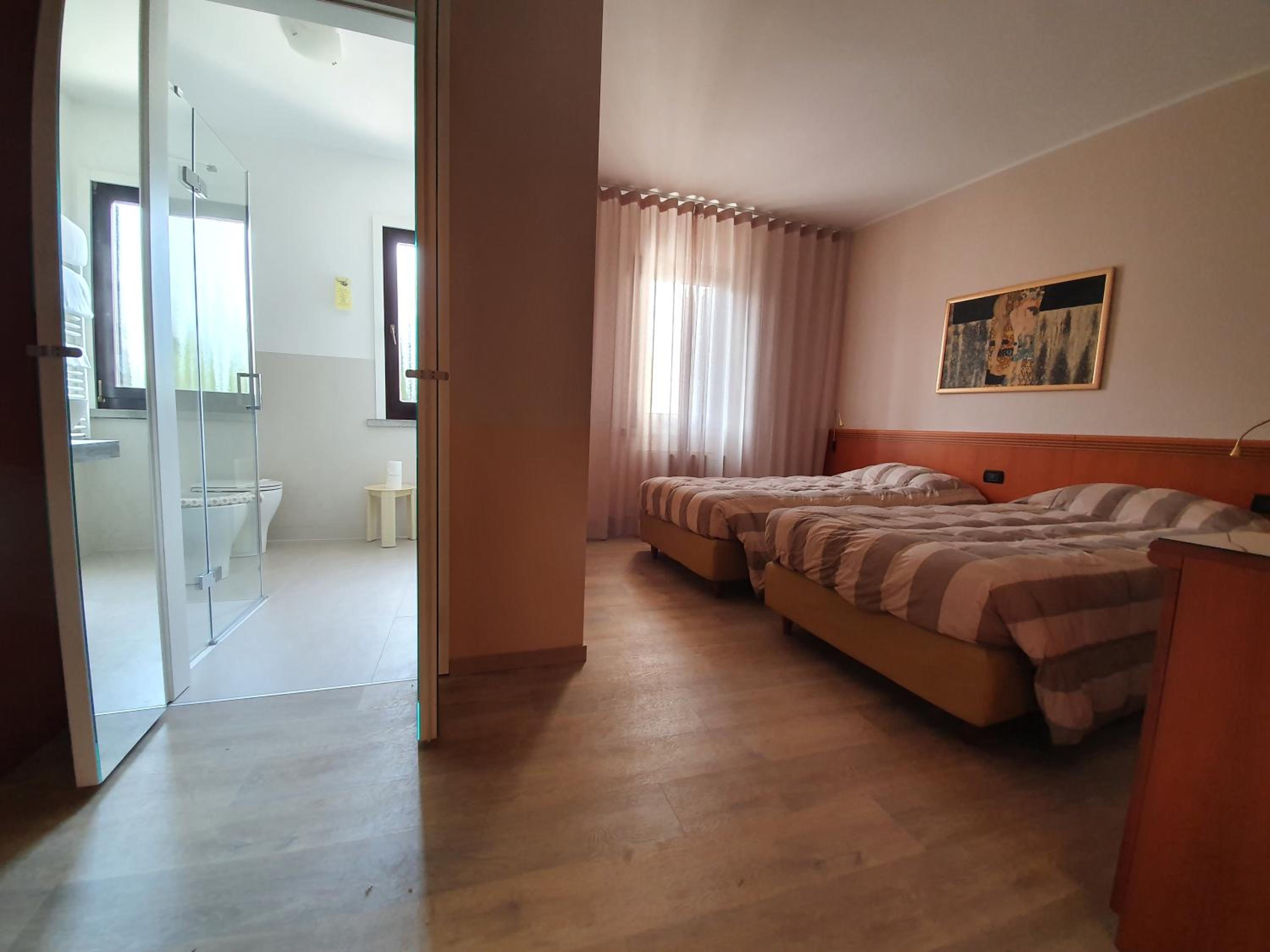 Twin Room - Photo 1