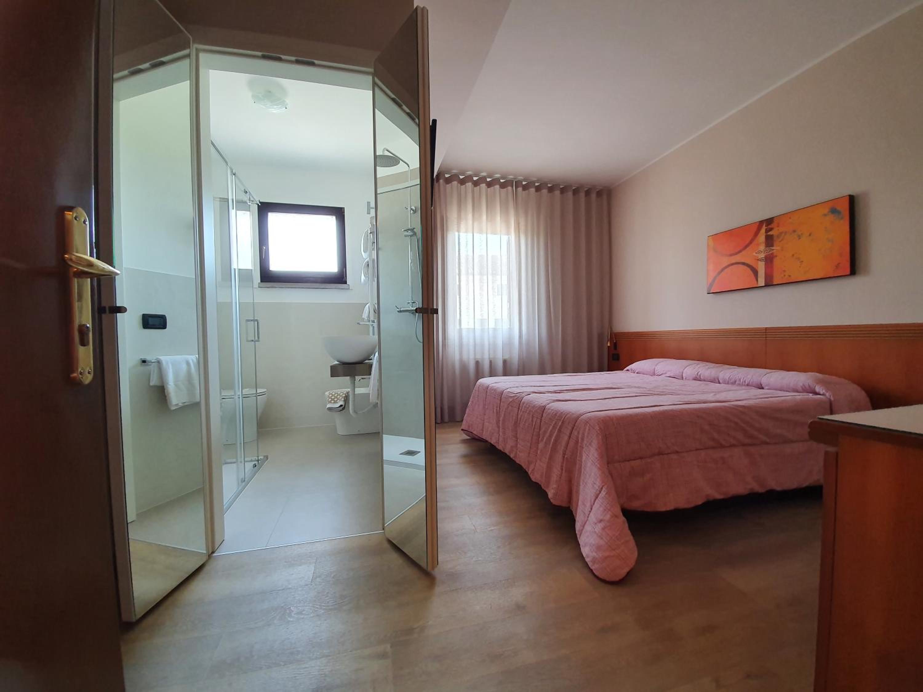 Double Room - Photo 4