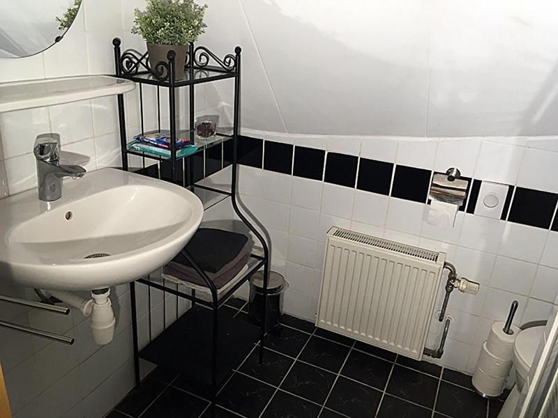 Twin Room with Private External Bathroom photo 2