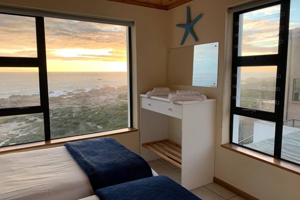 Two-Bedroom House - Photo 26