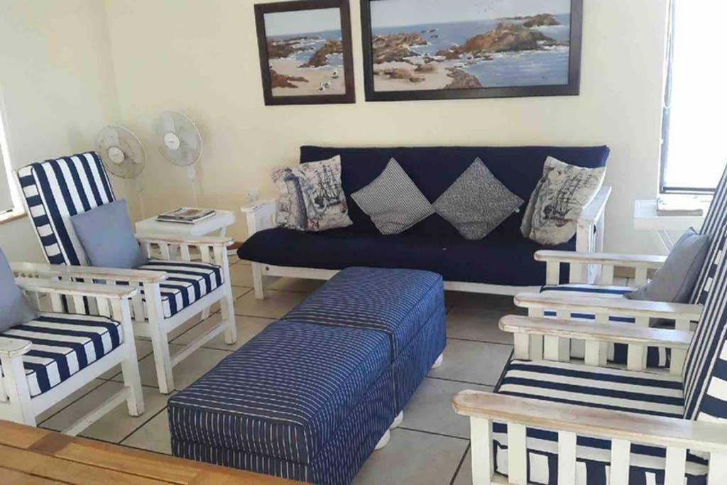 Two-Bedroom House - Photo 23