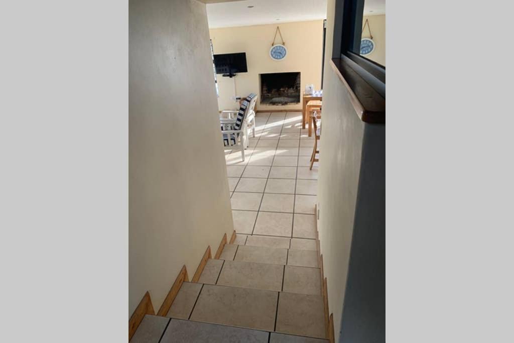 Two-Bedroom House - Photo 20