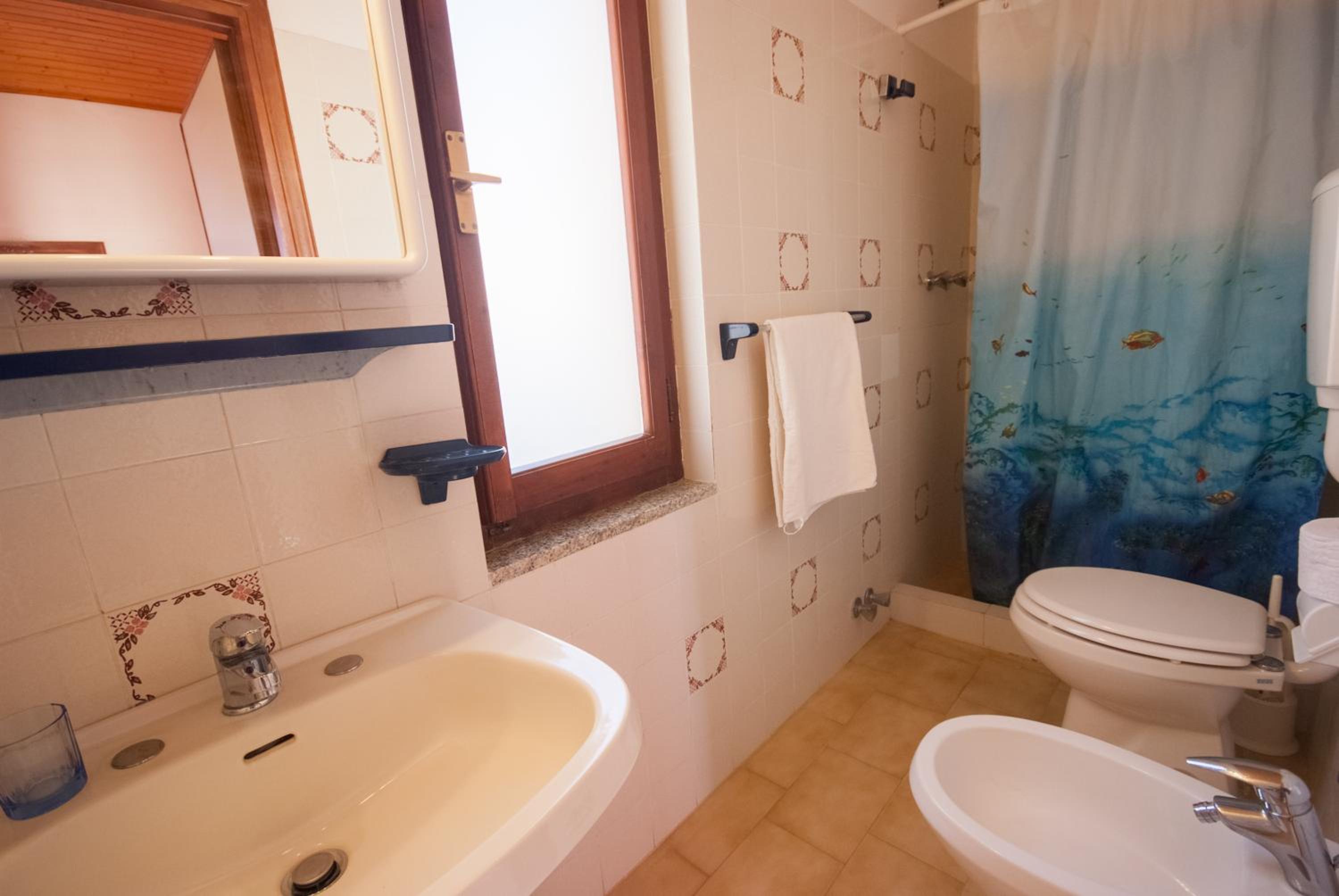 One-Bedroom Apartment (3 Adults) photo 2