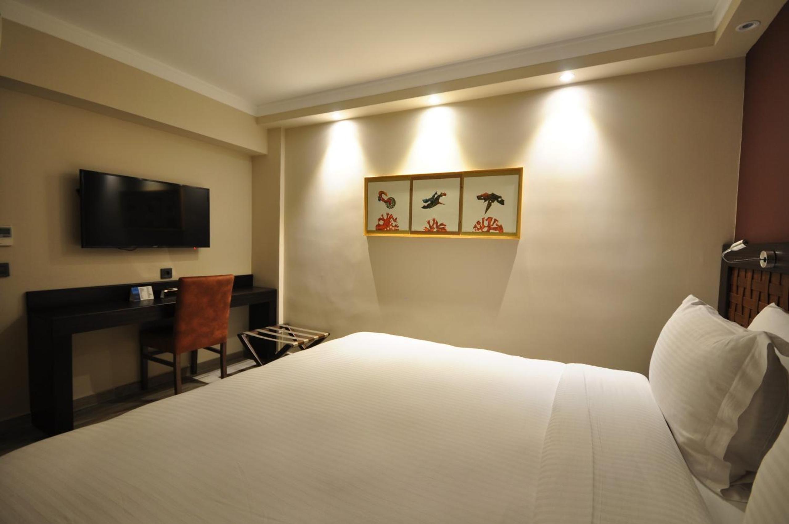 Standard Triple Room with Sea View - Photo 4