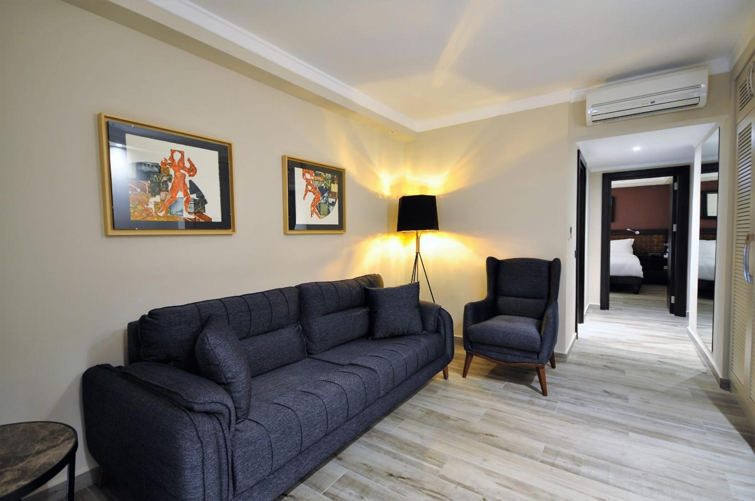 Standard Triple Room with Sea View - Photo 3