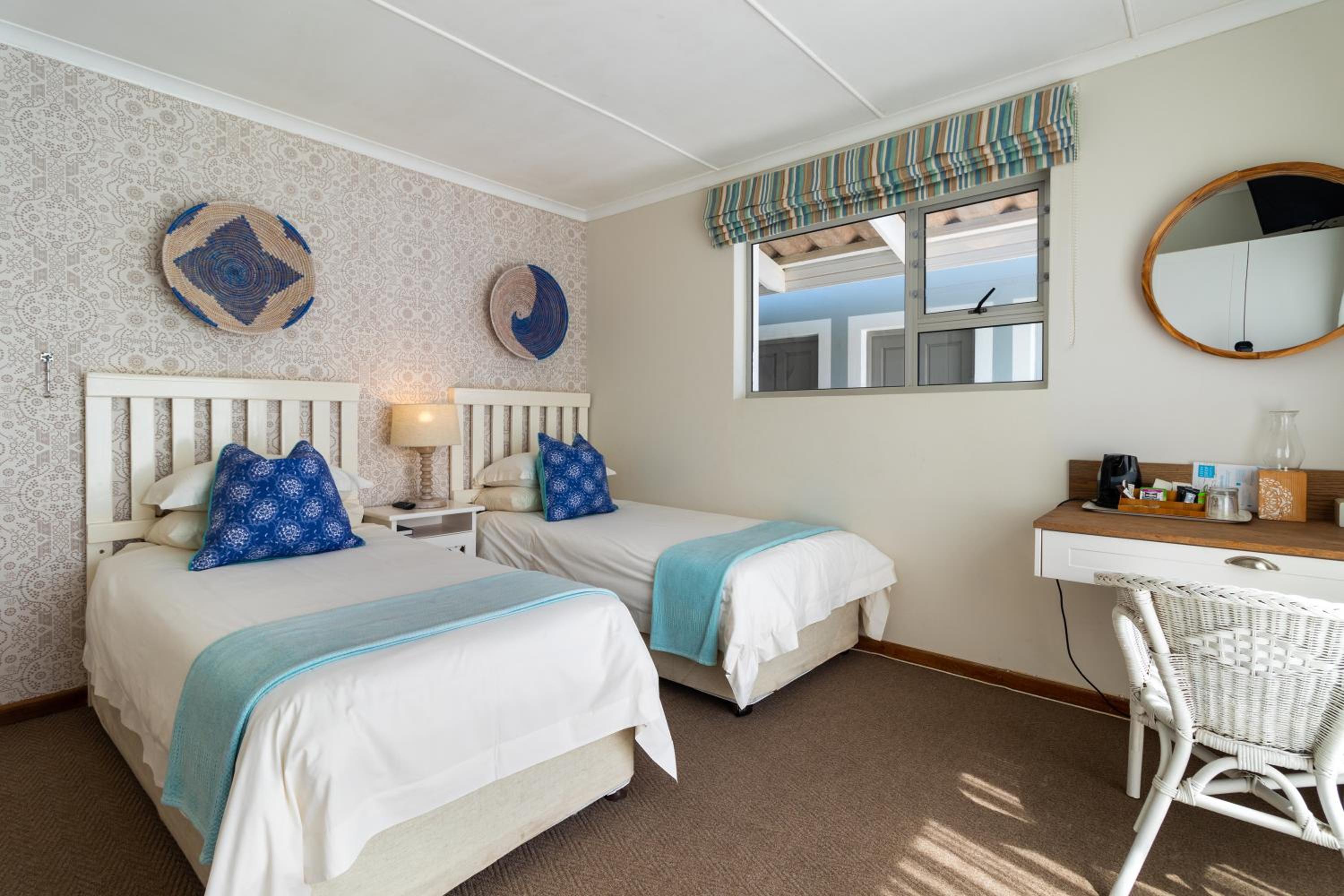 Standard Twin Room with Partial Sea View