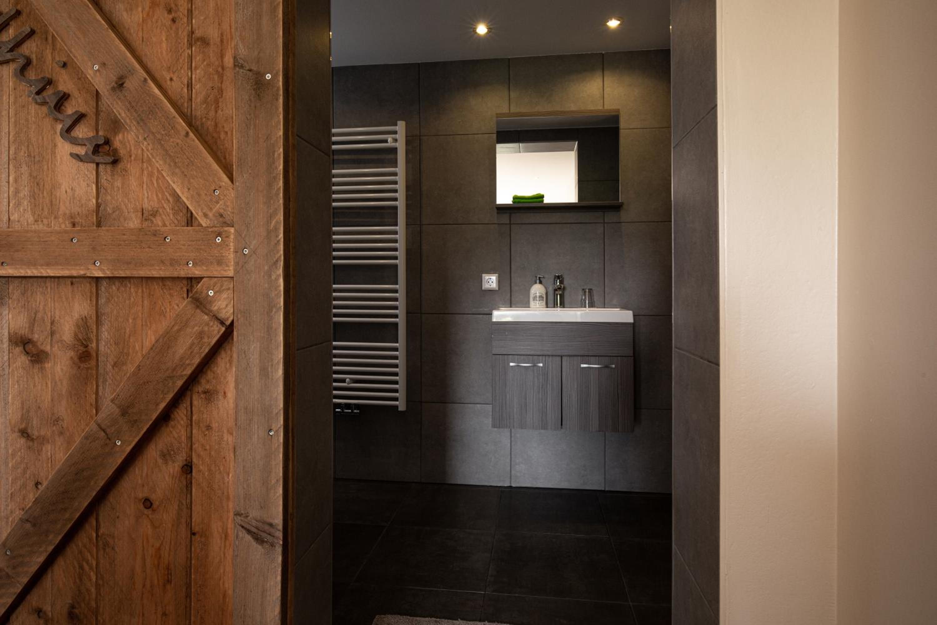 Standard Twin Room - Photo 7