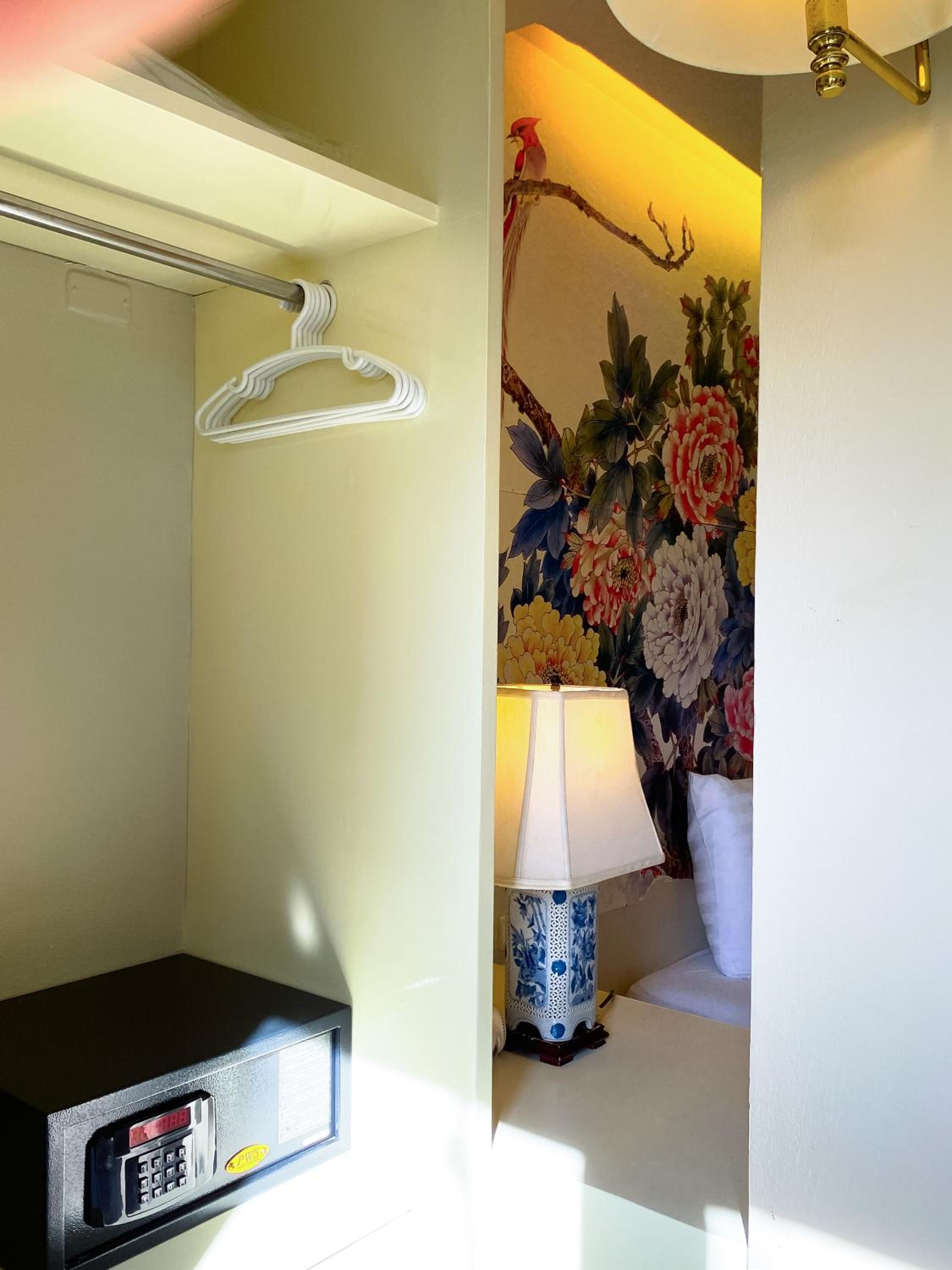 Deluxe Double or Twin Room - Photo 11