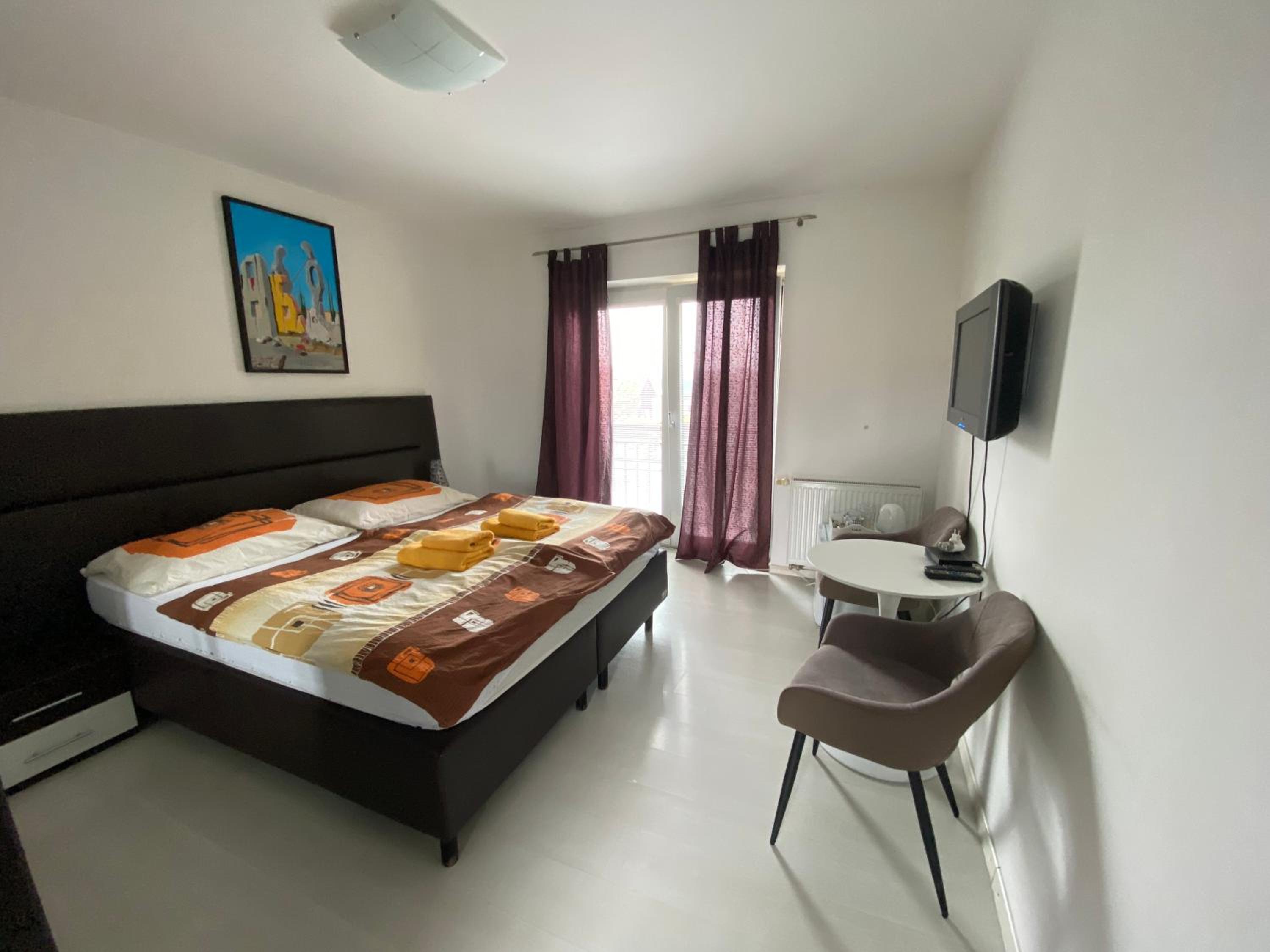 Double Room - Photo 4