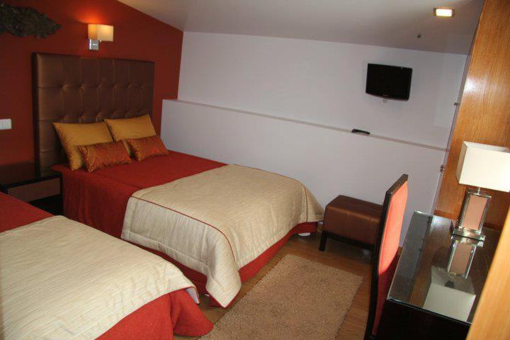 Quarto Duplo com Cama Extra