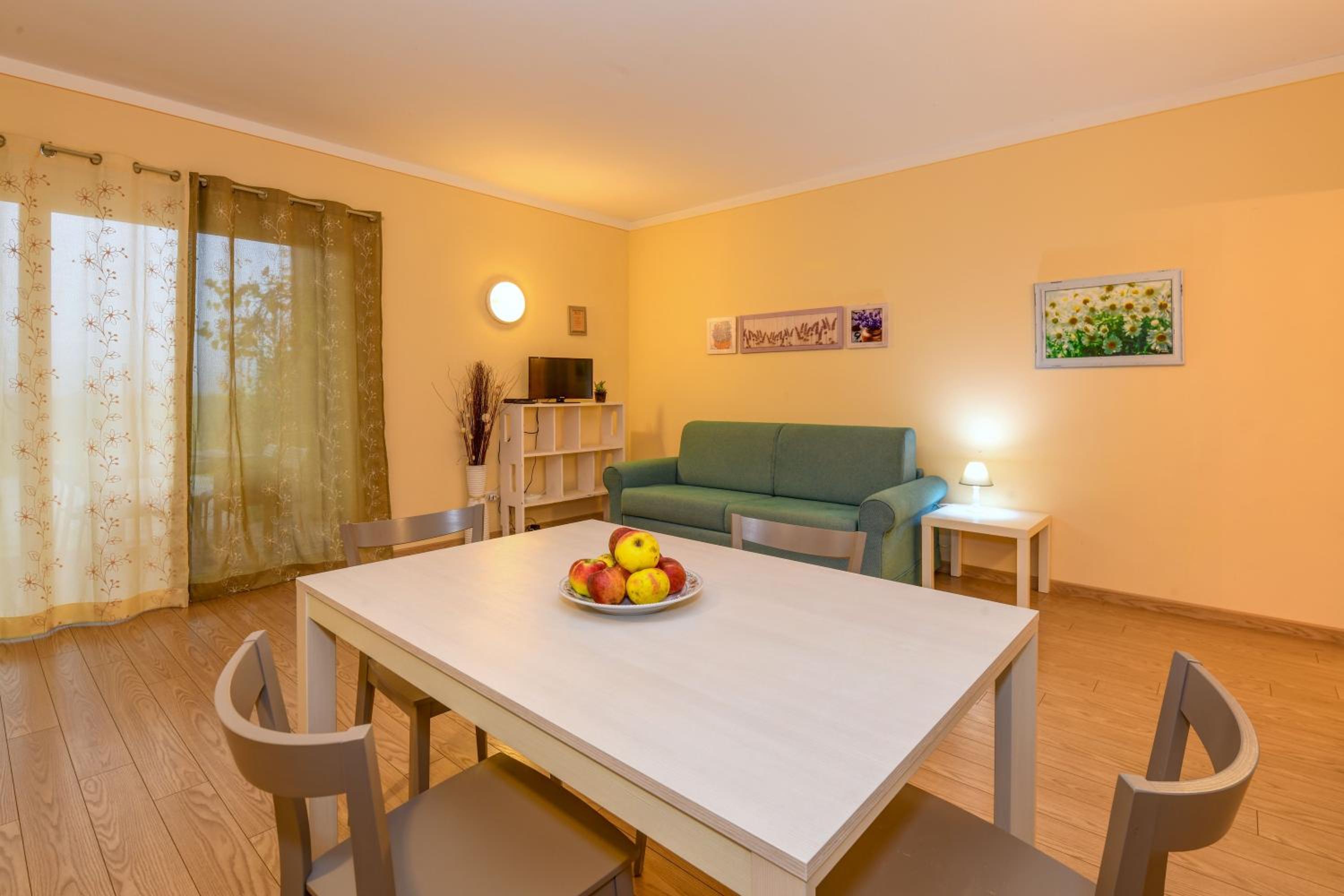 One-Bedroom Apartment with Garden photo 1