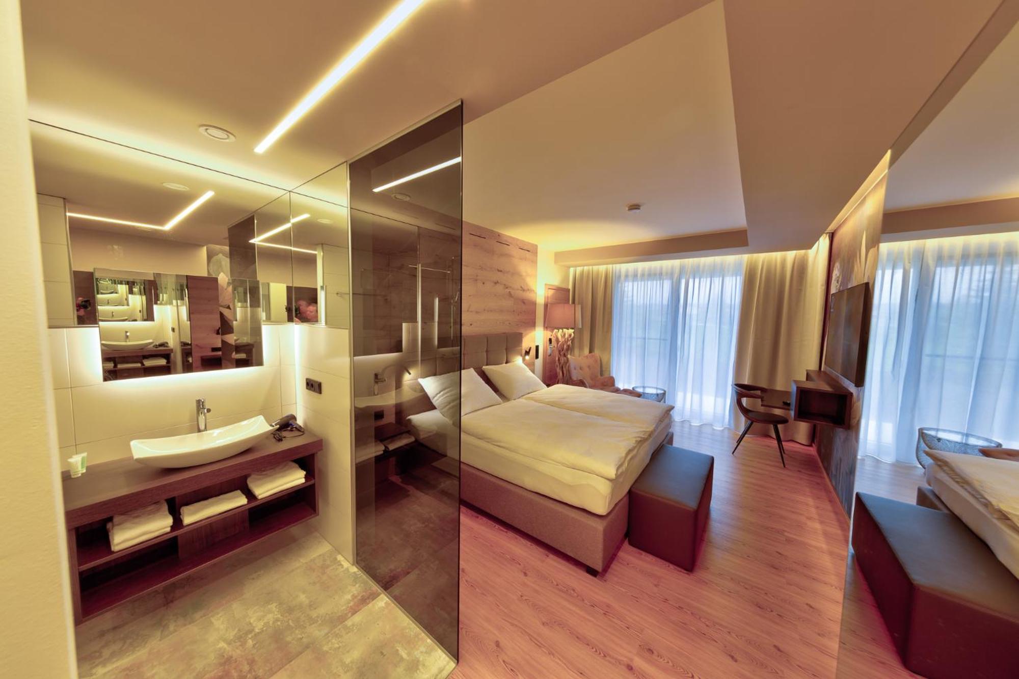 Deluxe Queen Suite