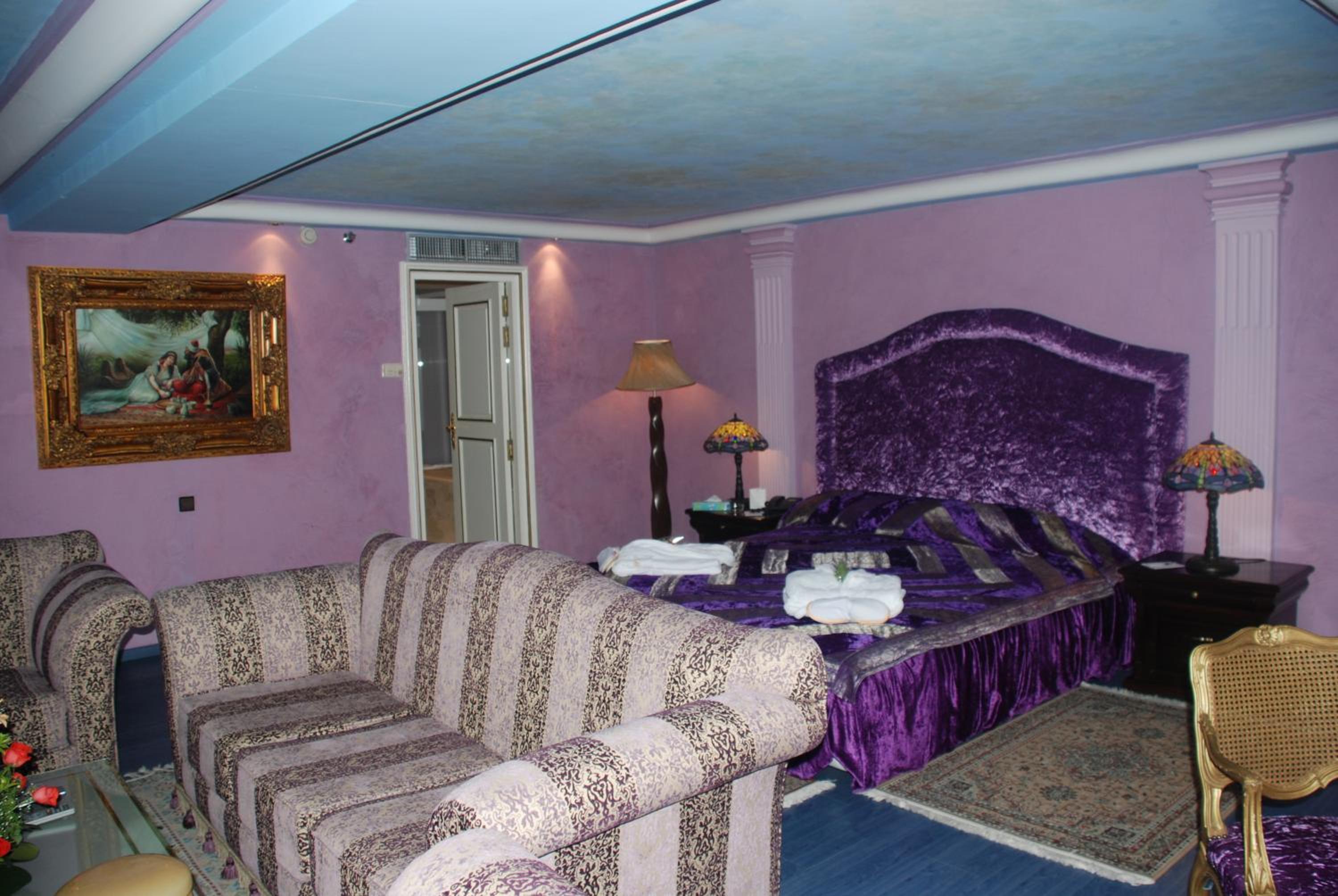ROYAL SUITE - Photo 4