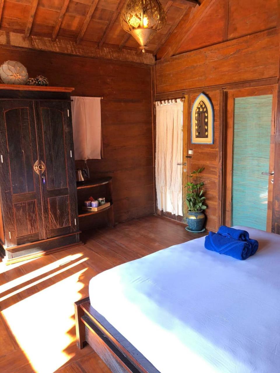 Deluxe Double Room with Side Sea View photo 2