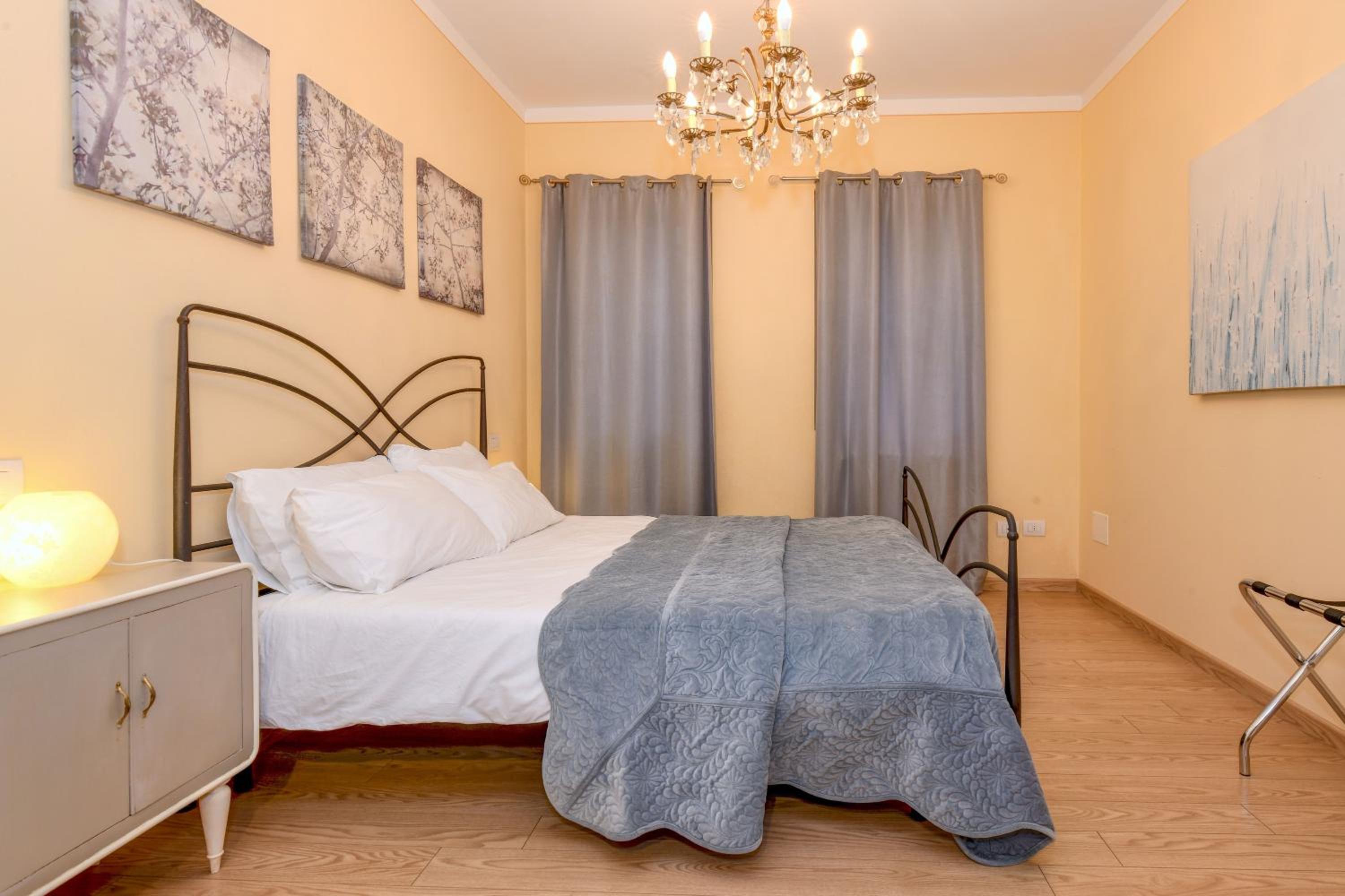 One-Bedroom Apartment with Garden photo 2