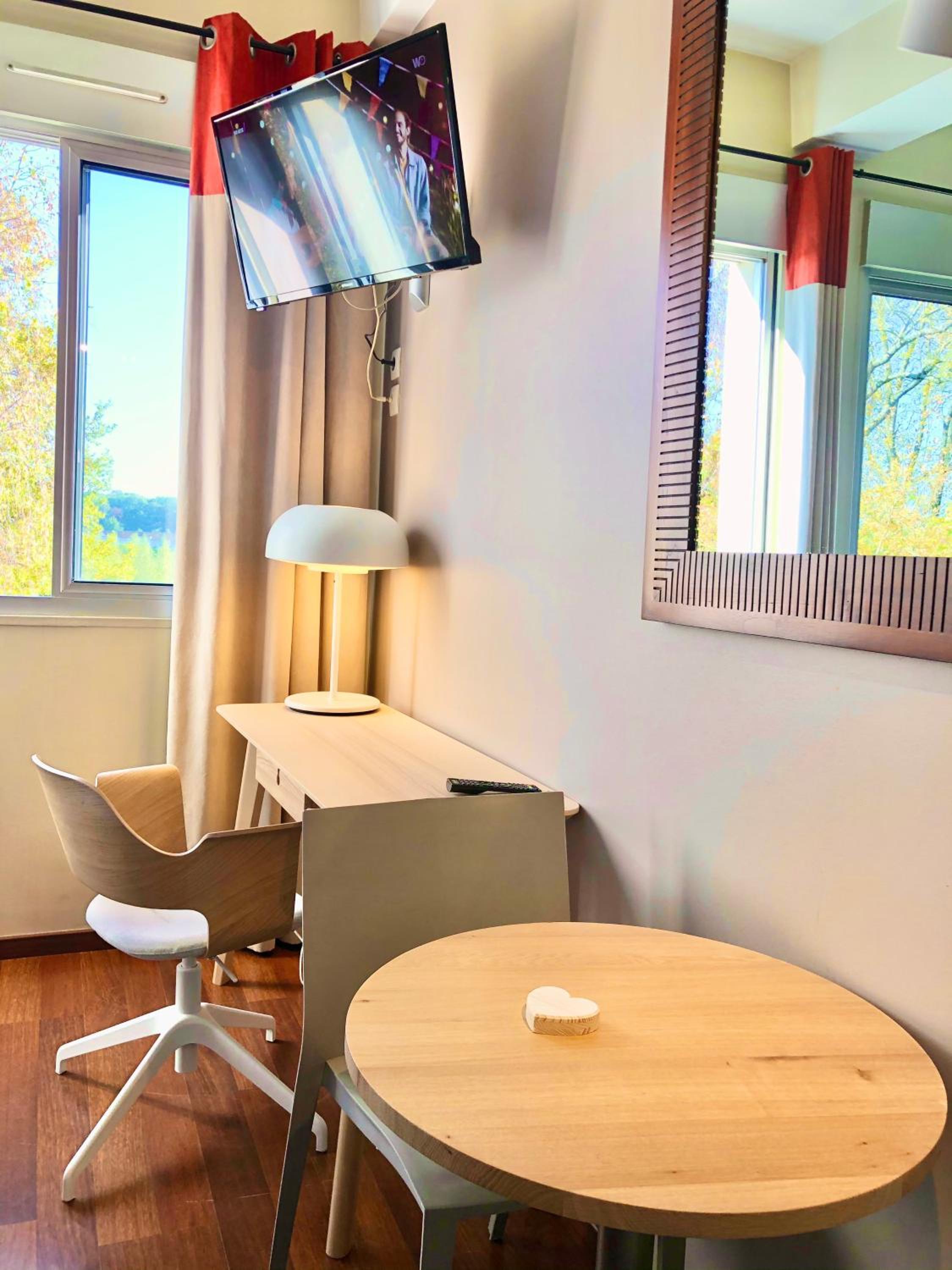 Studio with Double Bed - Photo 12
