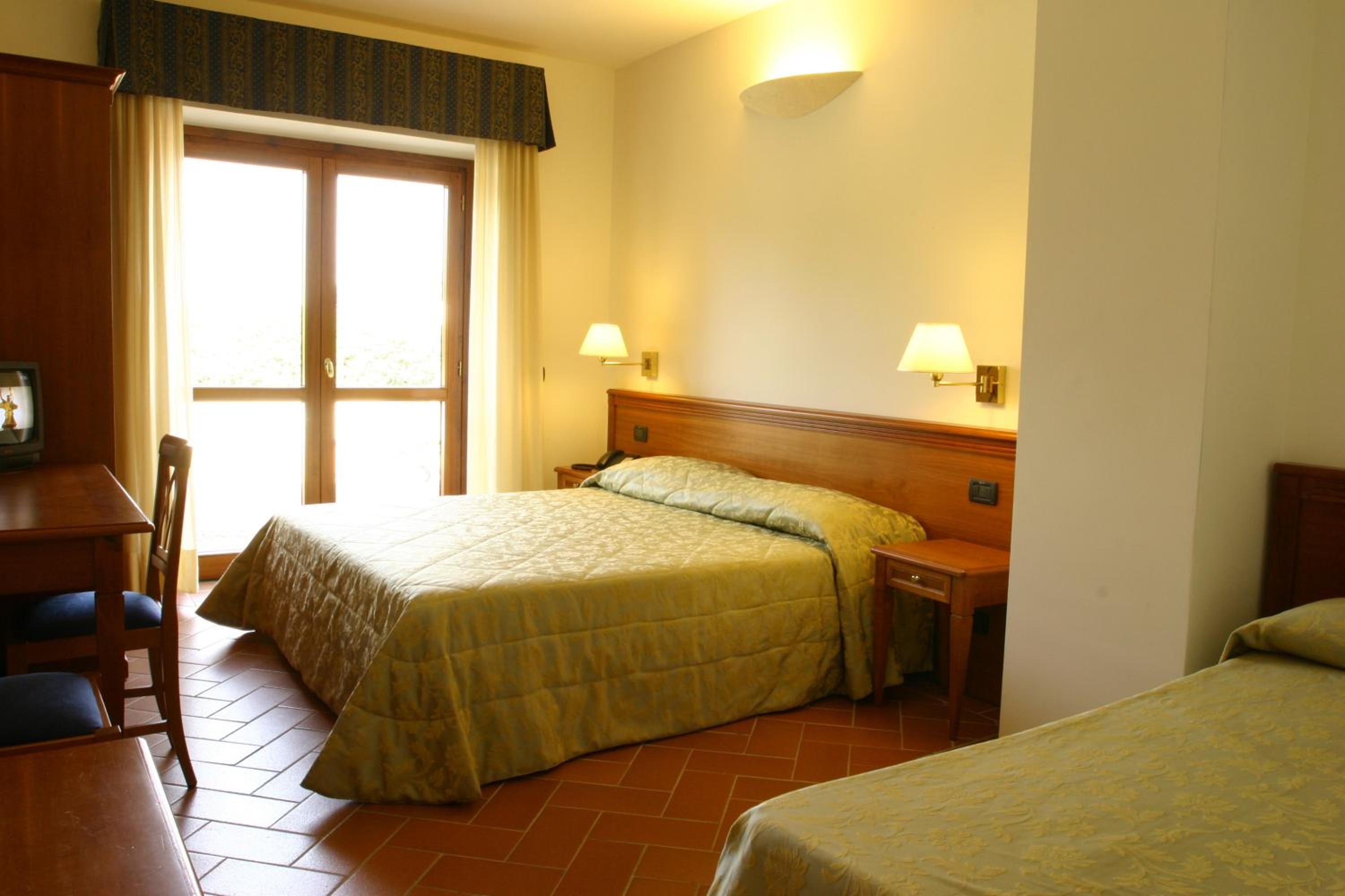 Double or Twin Room - Photo 2