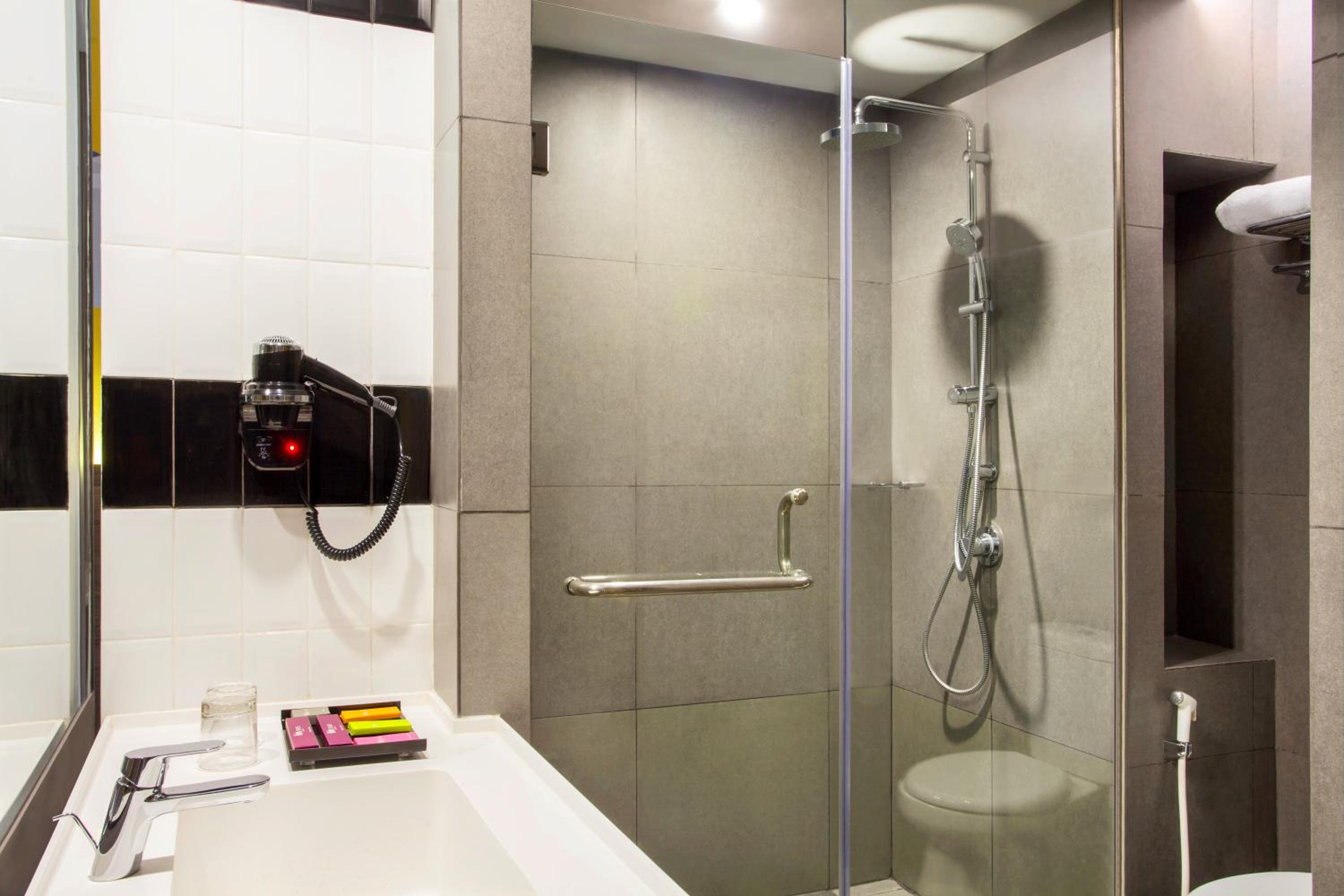 Deluxe Queen Room with Sofa and 20% Spa Discount - Photo 5