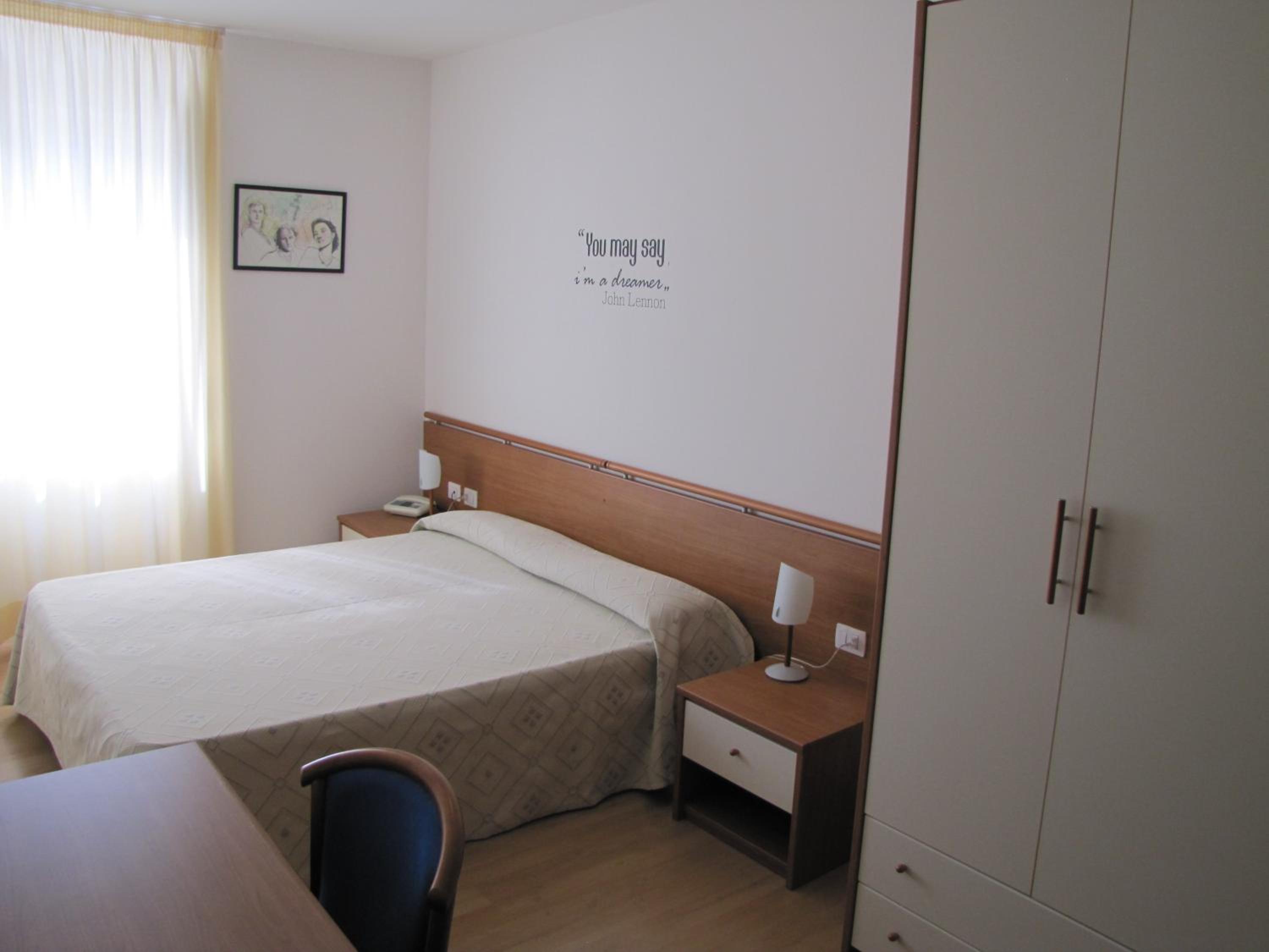 Double Room (1 Adult)