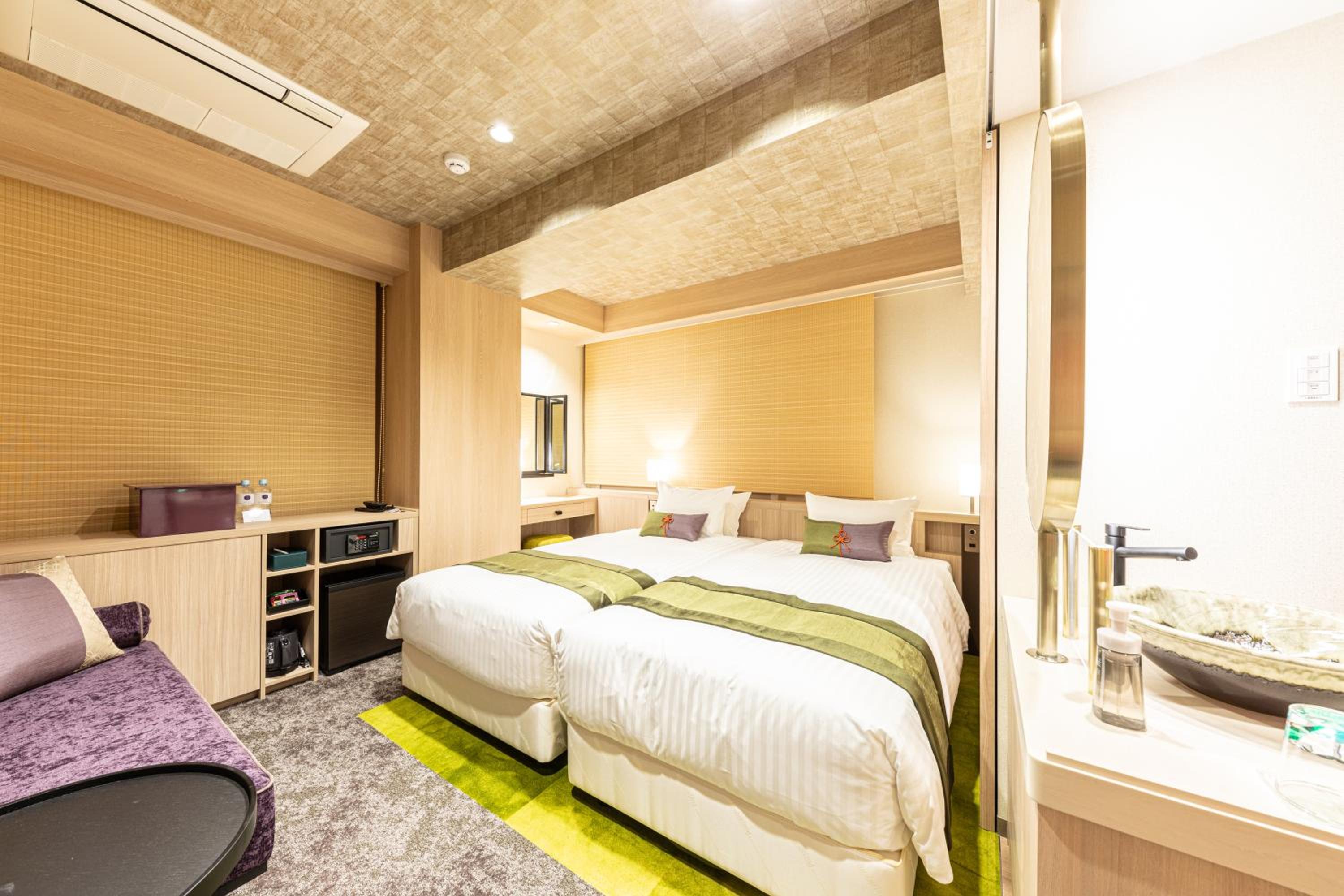 Twin Room - Photo 8