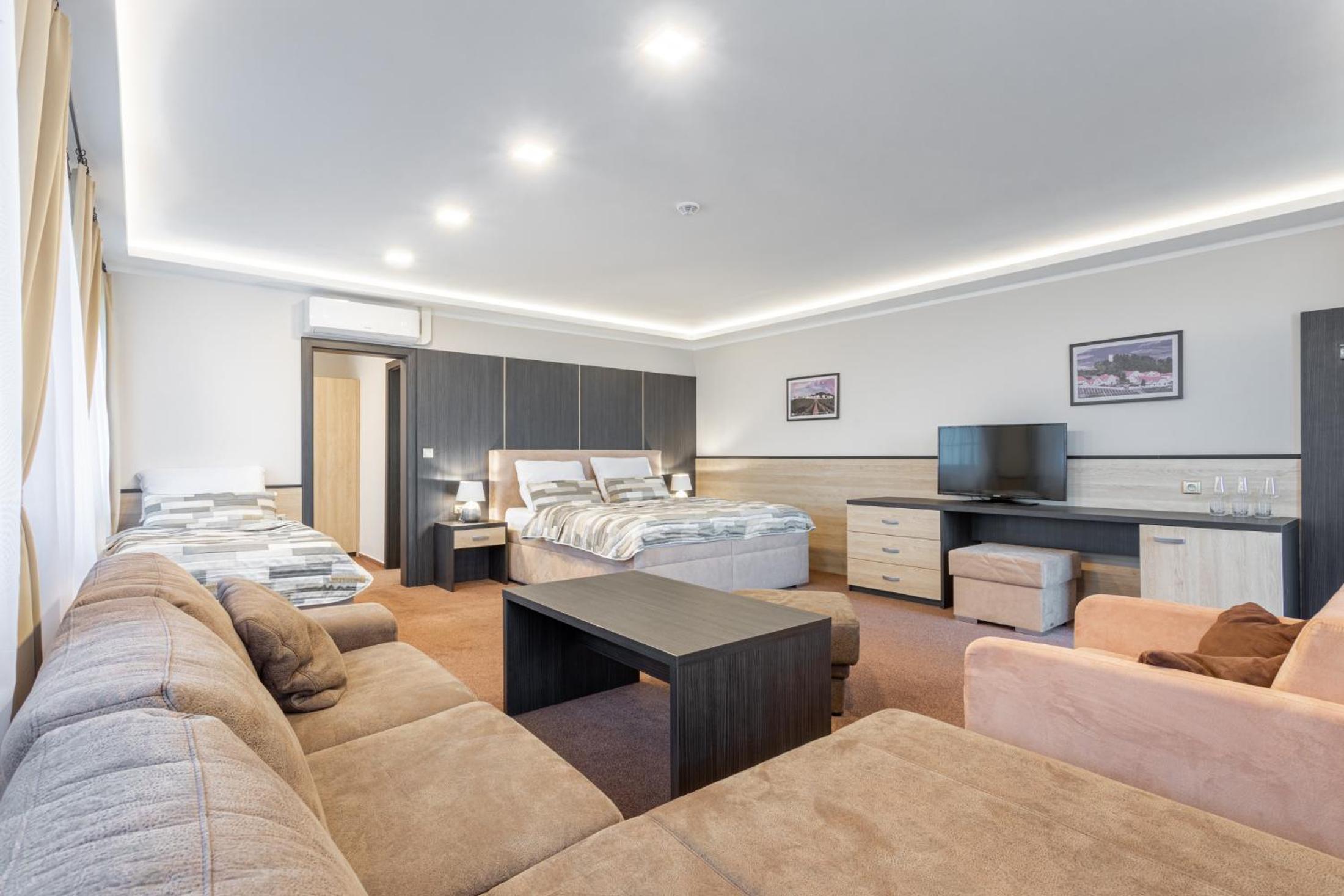 Superior Triple Room with Vineyard View