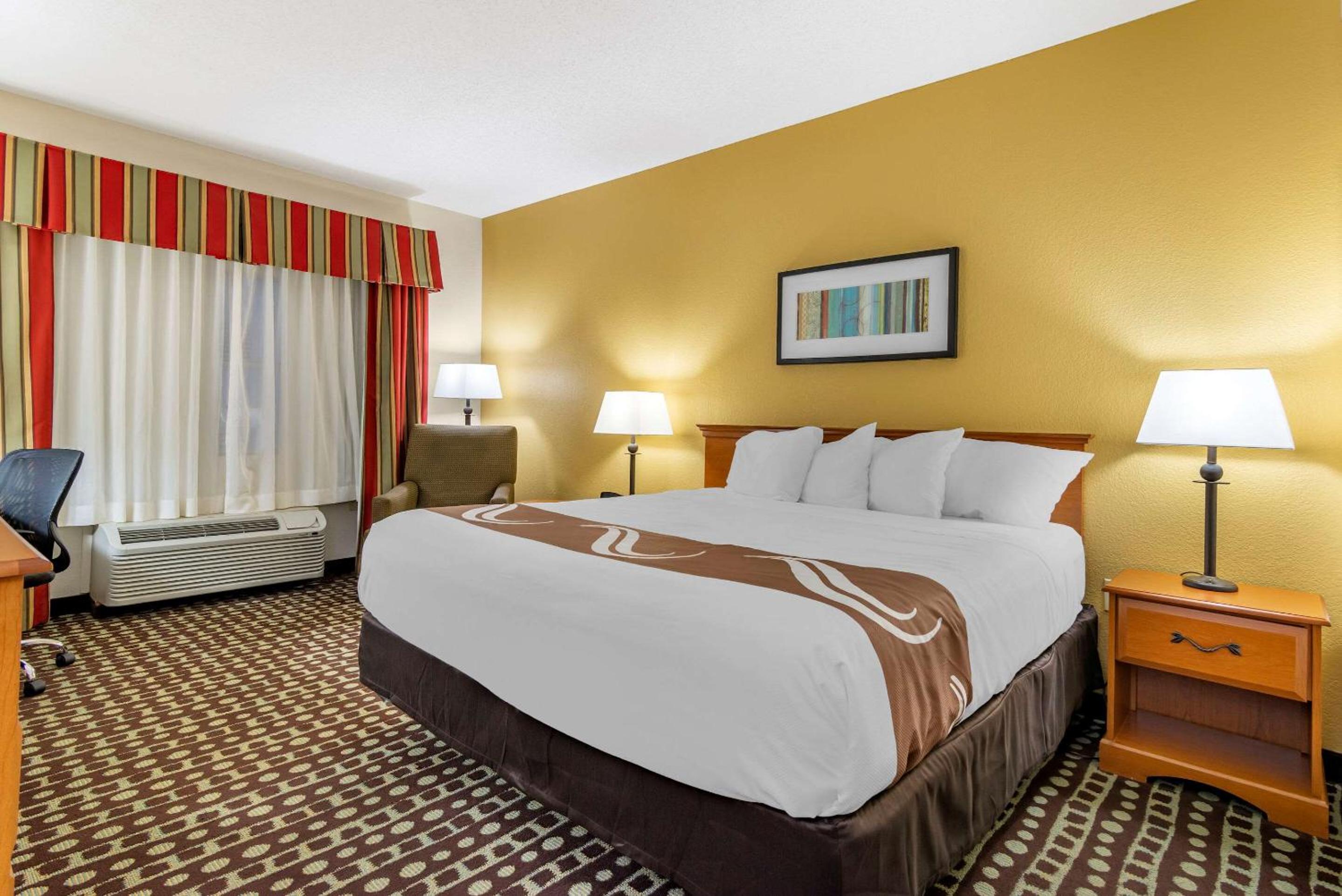 King Room - Accessible/Non-Smoking - Photo 4